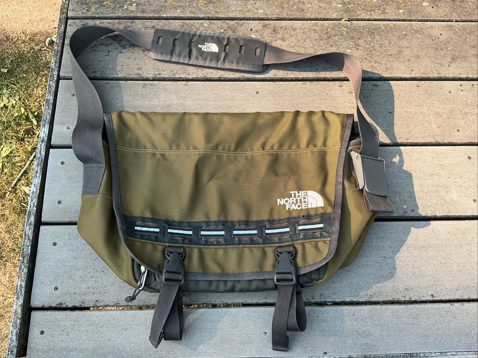The North Face Large Messenger Bag Green Laptop Shoulder Travel Work Crossbody