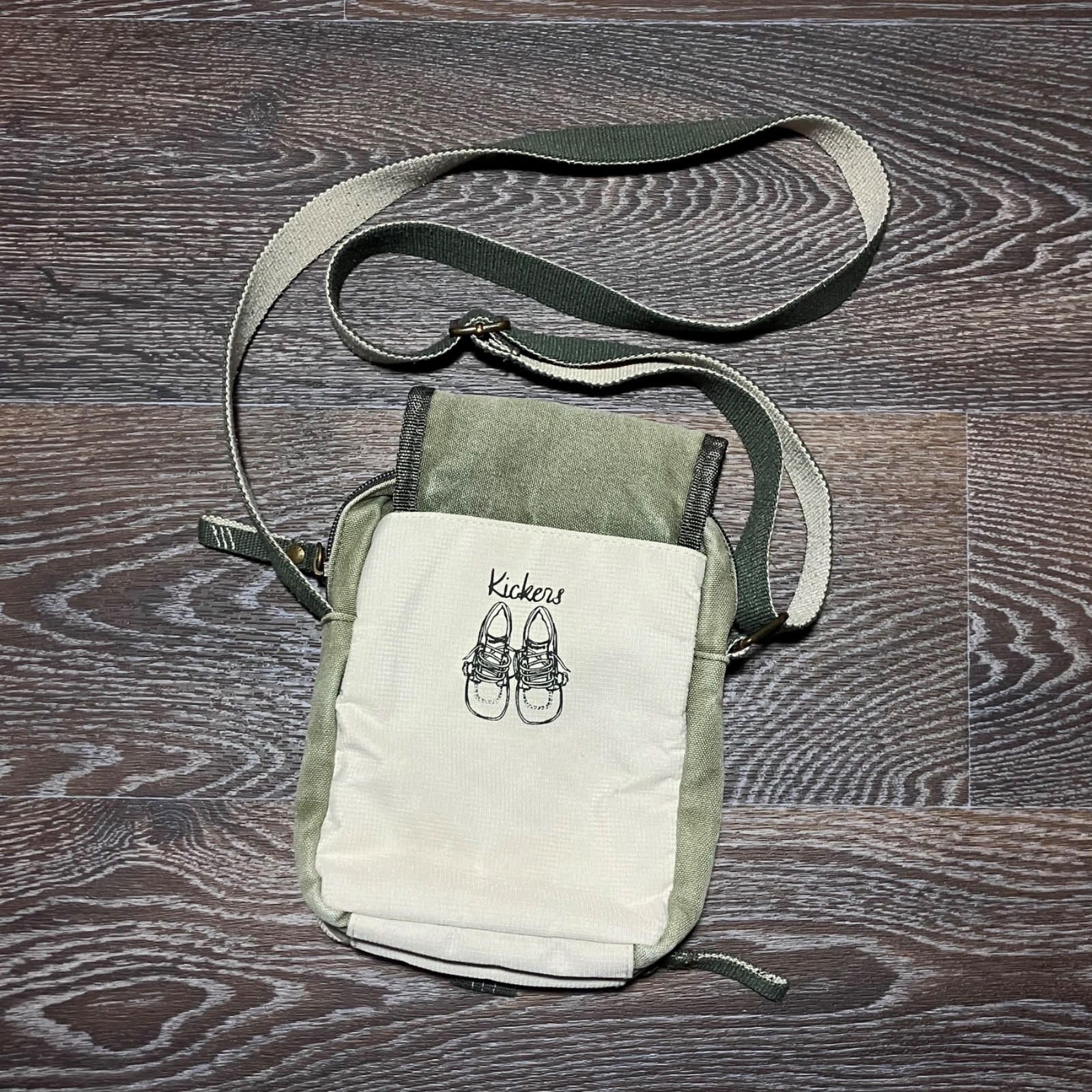 Y2K Vintage KICKERS Messenger Shoulder Bag Beige Khaki size 16×22 cm