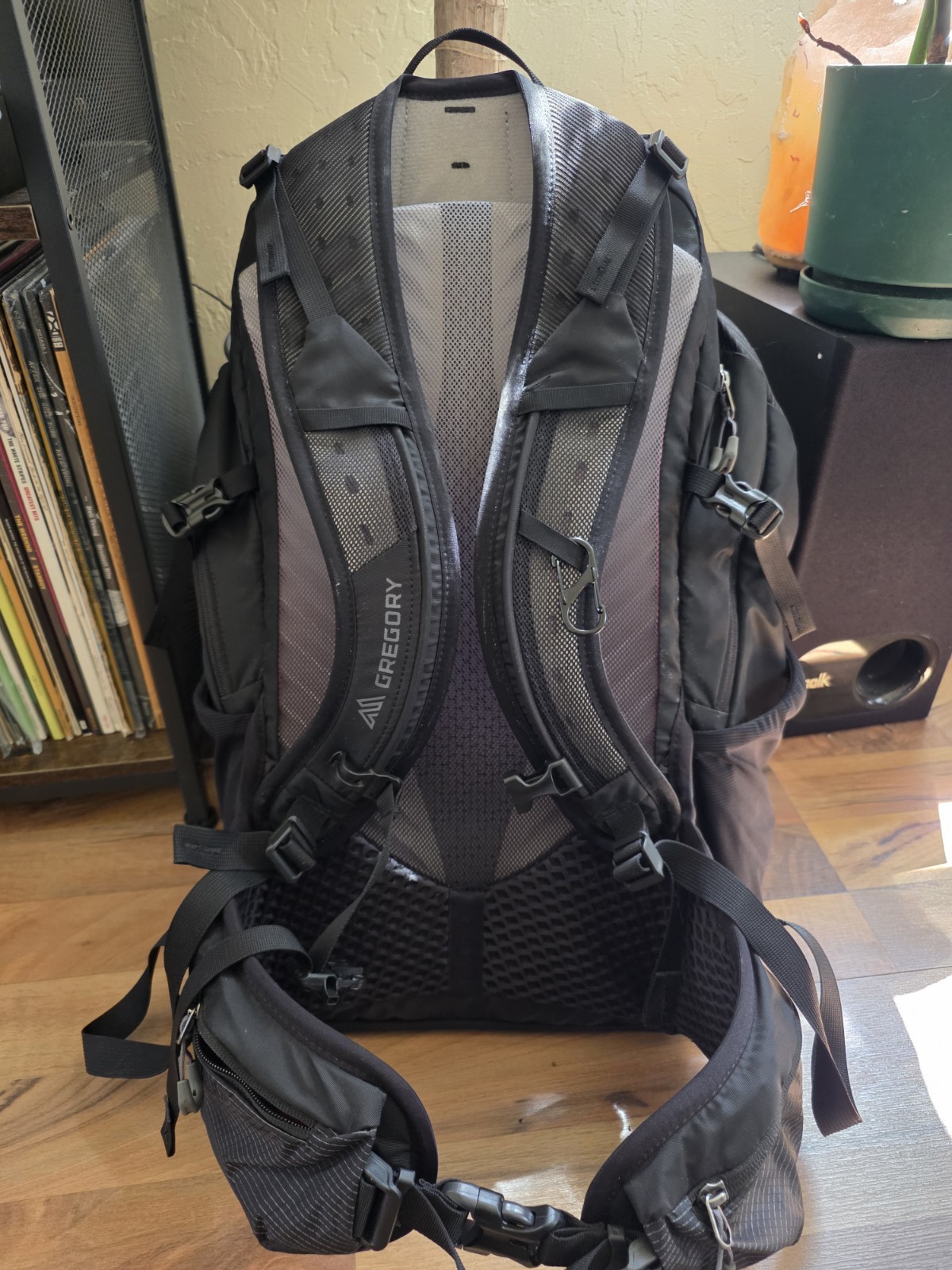 Gregory Miko 25 – Men’s Backpack Black Used Once Red Interior Great Condition