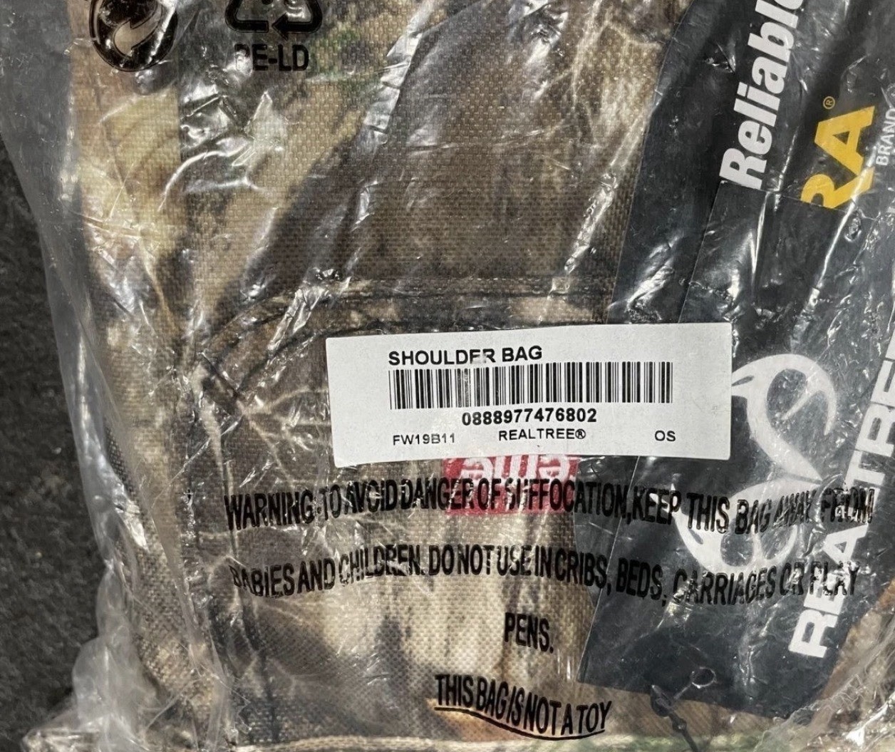 SUPREME Men’s Shoulder Bag, Real Tree Camo