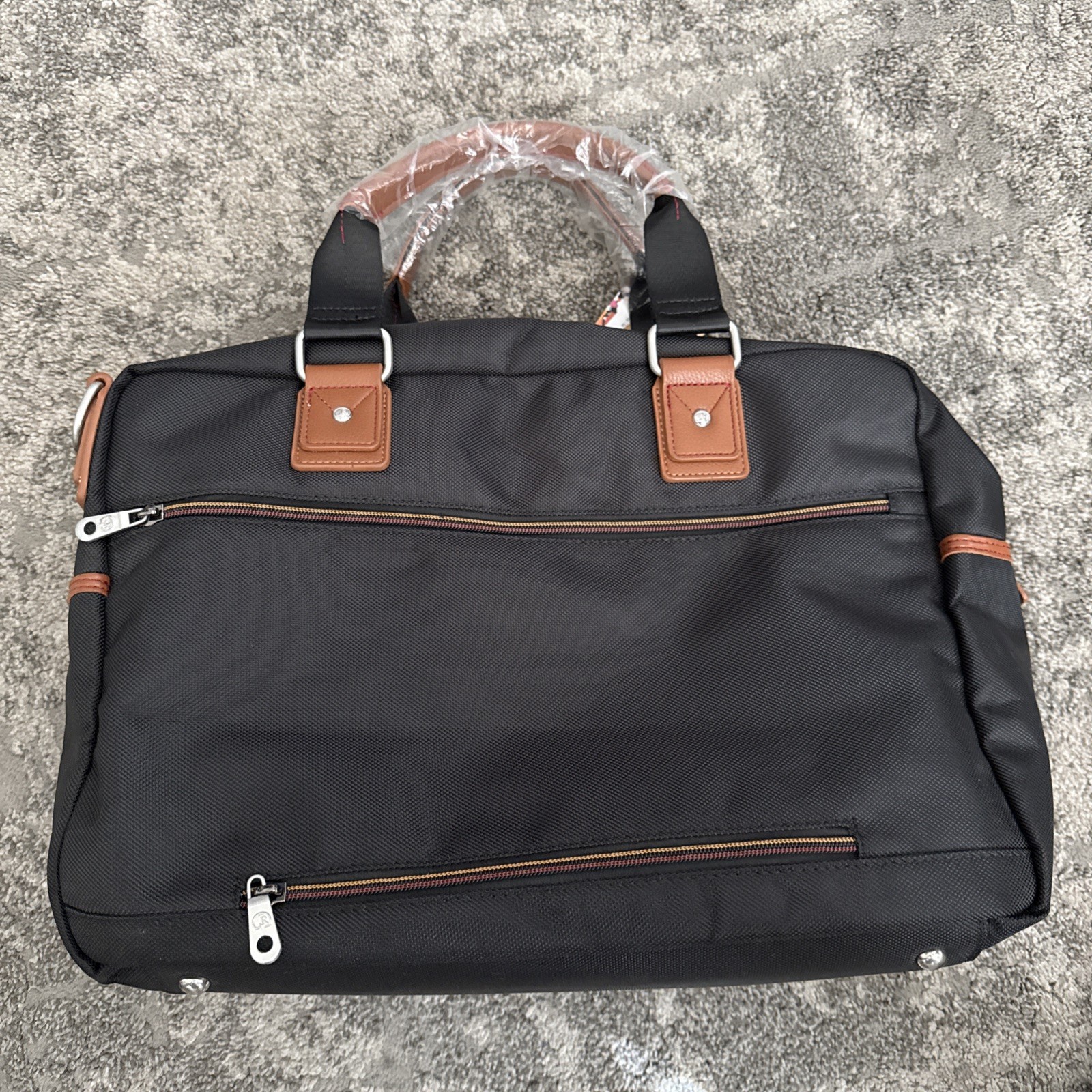 Robert Graham JetSetter Messenger Bag Black NWT 15″ Length x 11″ high x 6″ wide