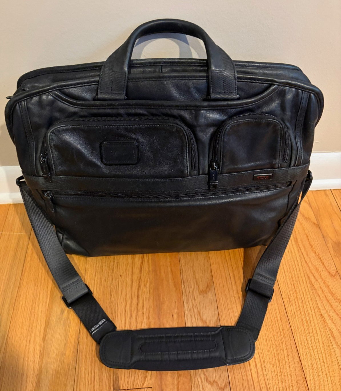 Tumi Alpha 2 Compact Large Screen Leather Briefcase Laptop Bag Reg $895 FS!