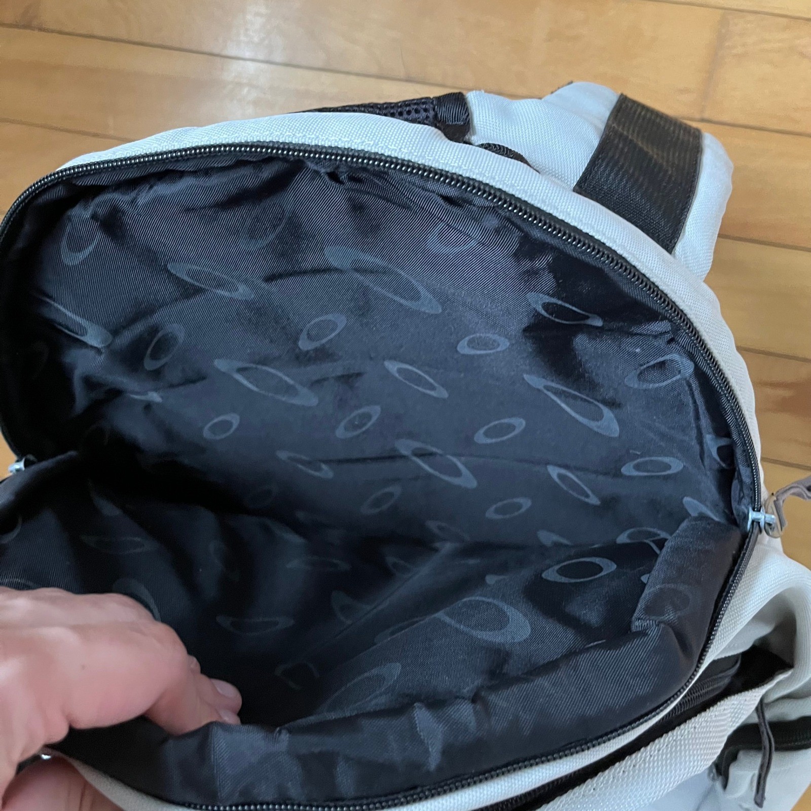 Oakley Icon 2.0 Backpack Bone White Black Technical Gorpcore Laptop Bag