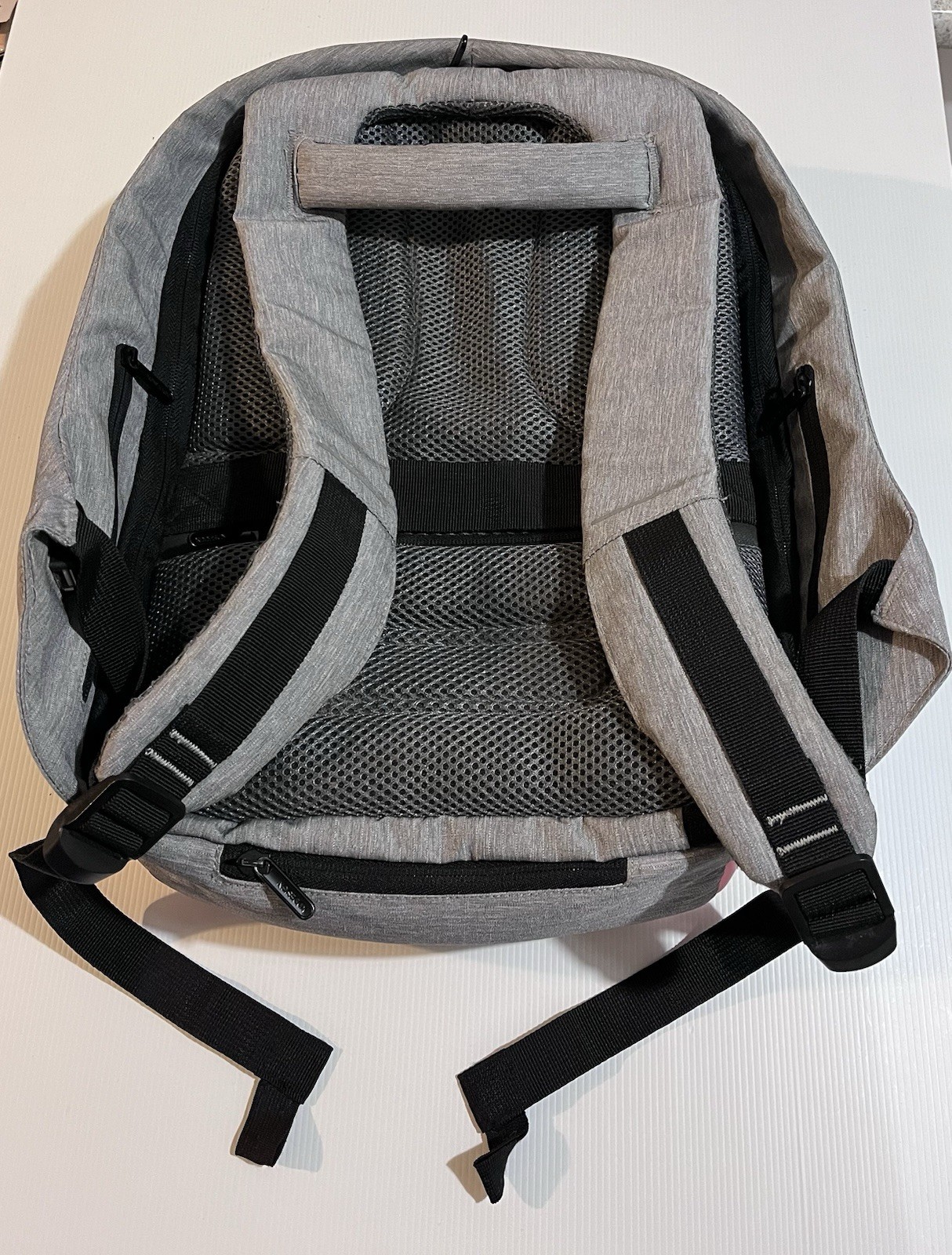 XD Design Bobby Hero Anti Theft Backpack Laptop 15.6″ RFID USB Grey/Pink As New
