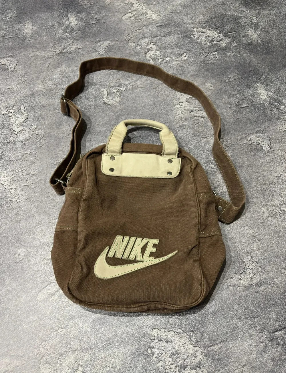 Crazy Vintage 90s Nike Y2K Faded Logo Crossbody Bag