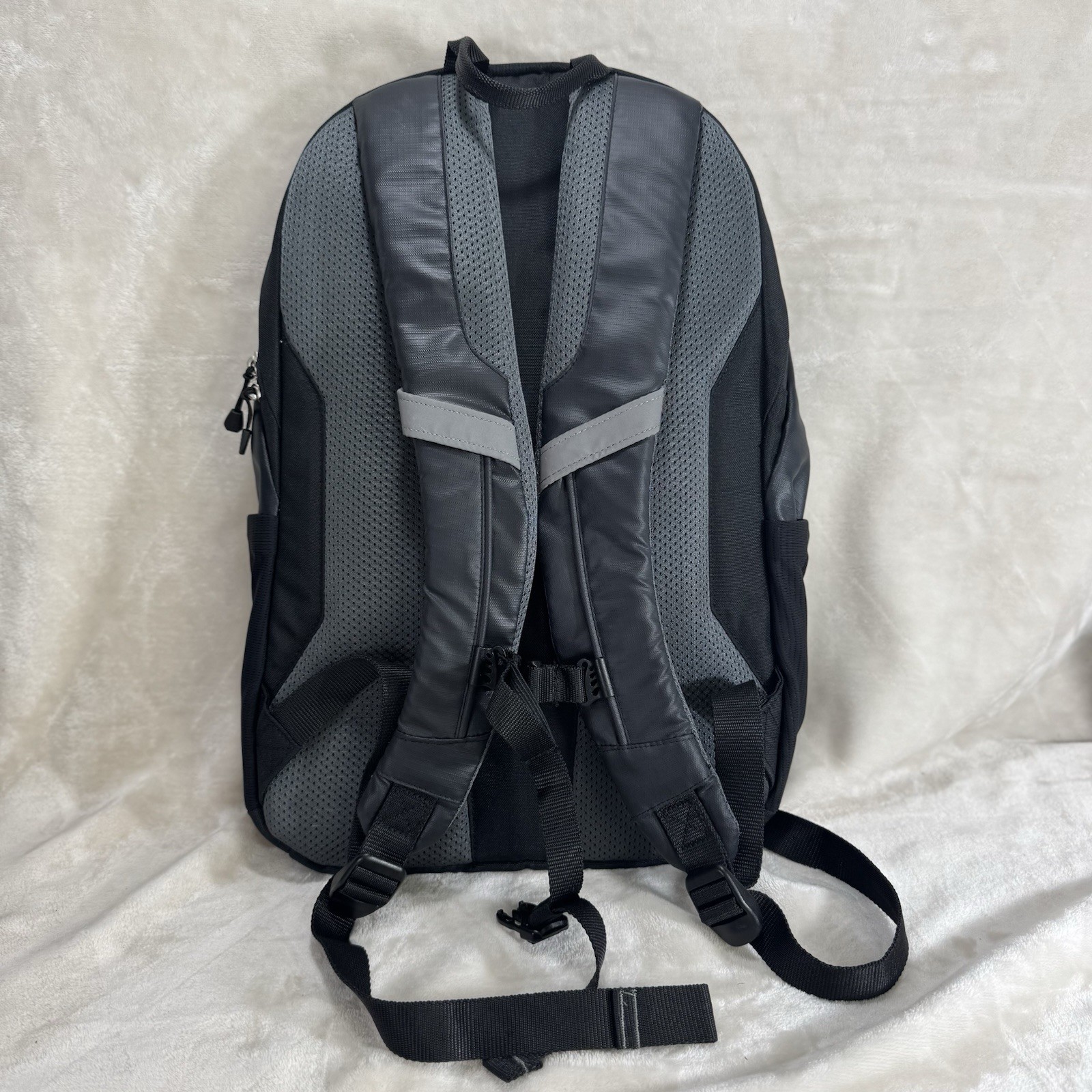 Swiss Tech Unisex 20 Liter Compressor Backpack Black Ripstop Polyester