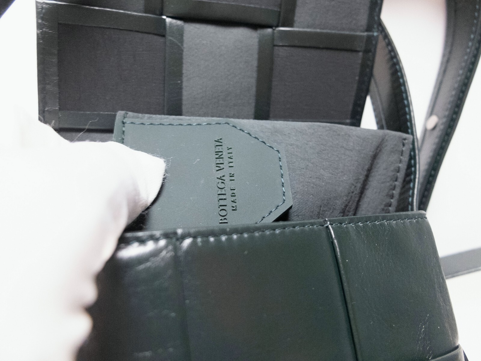 (NO CUSTOMS TAX) BOTTEGA VENETA Candy Cassette mini green crossbody leather bag