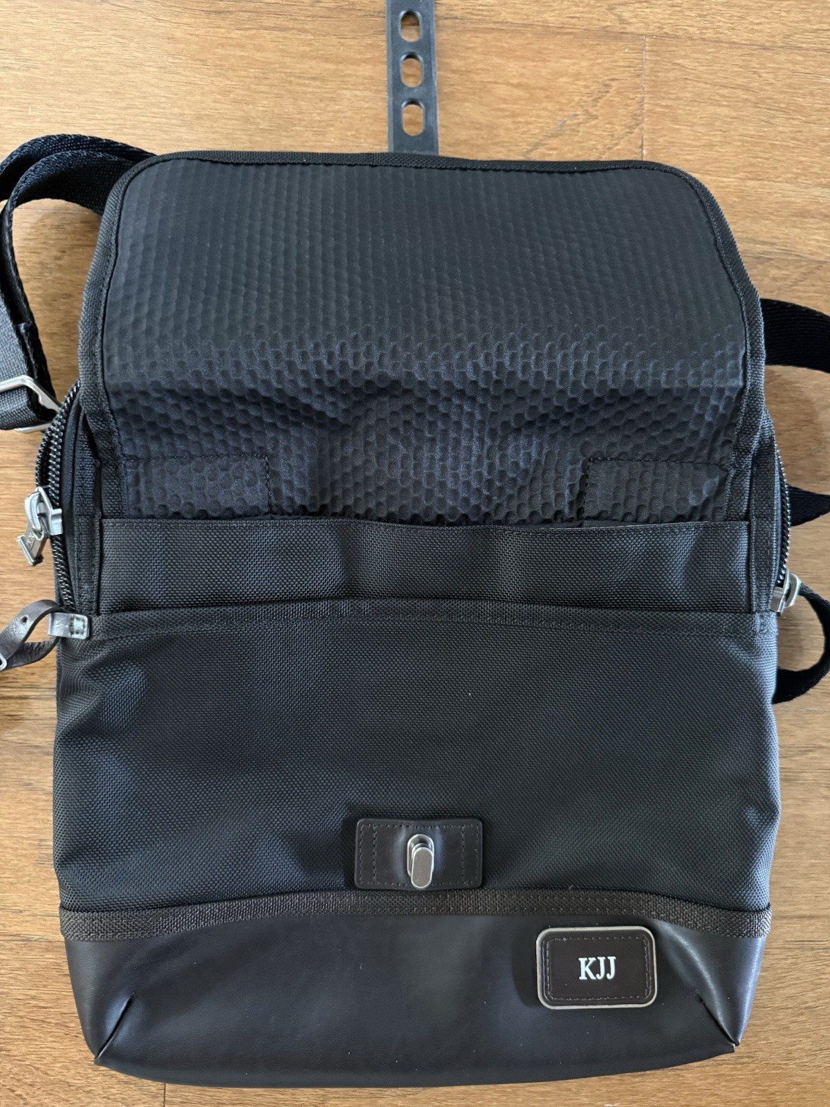 TUMI Alpha Bravo Annapolis Crossbody Messenger Bag Black 222304HK2 EUC Authentic