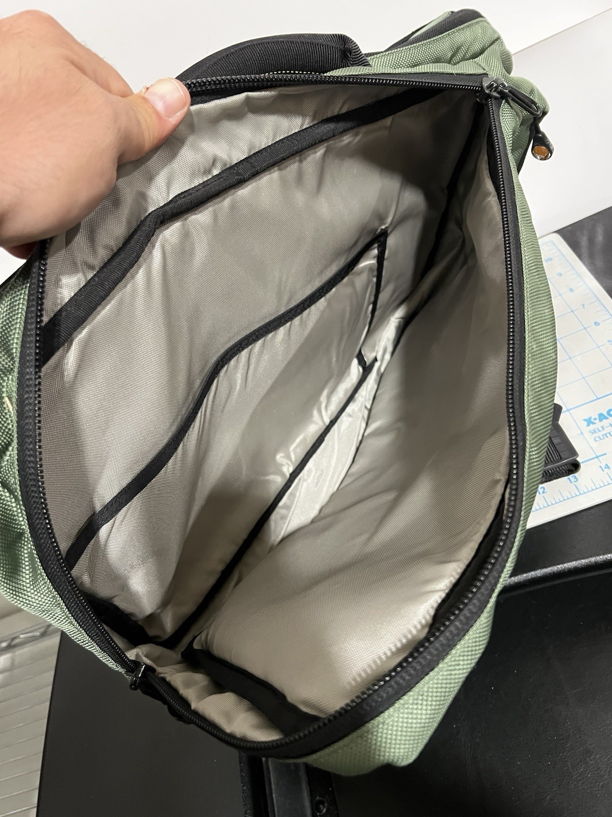Timbuk2 Outtawhack Messenger Bag Laptop Convertible Backpack 3 in 1 Gray Black
