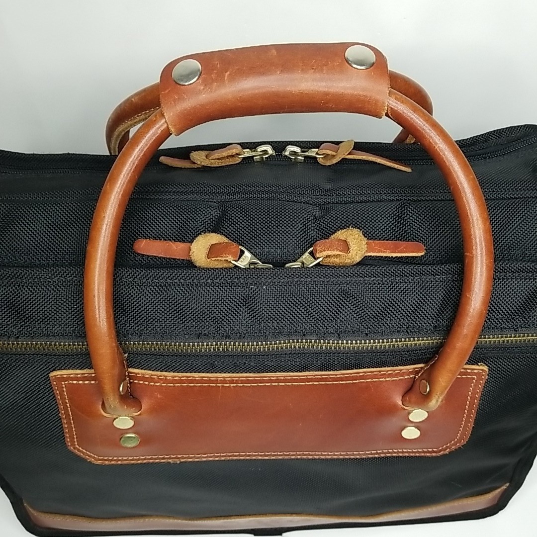 Orvis Battenkill 16″ Briefcase Messenger Bag Black Nylon/Brown Leather Trim