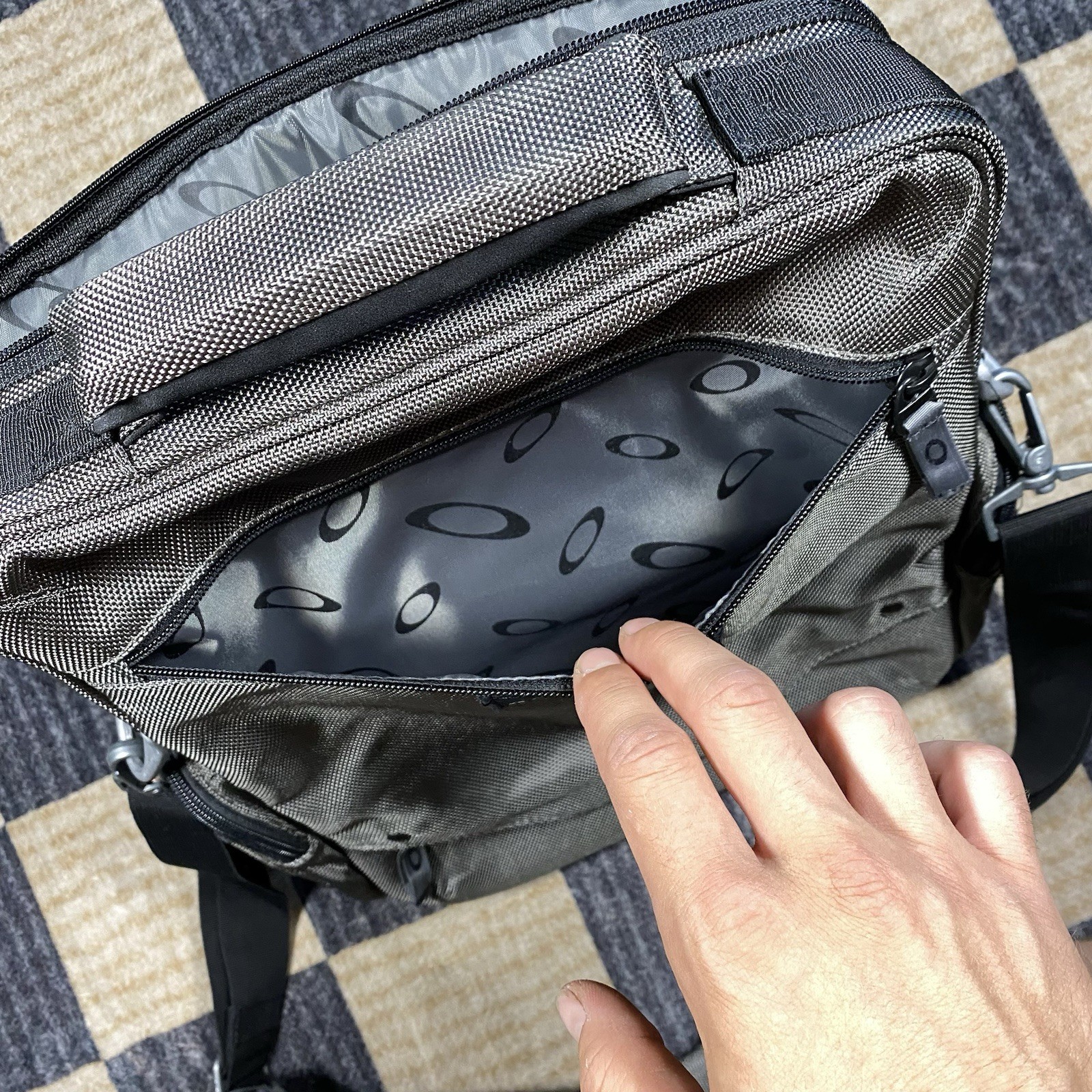 vintage Y2K Oakley Tactical Field Gear Vertical Messenger Laptop Bag Gray Tech