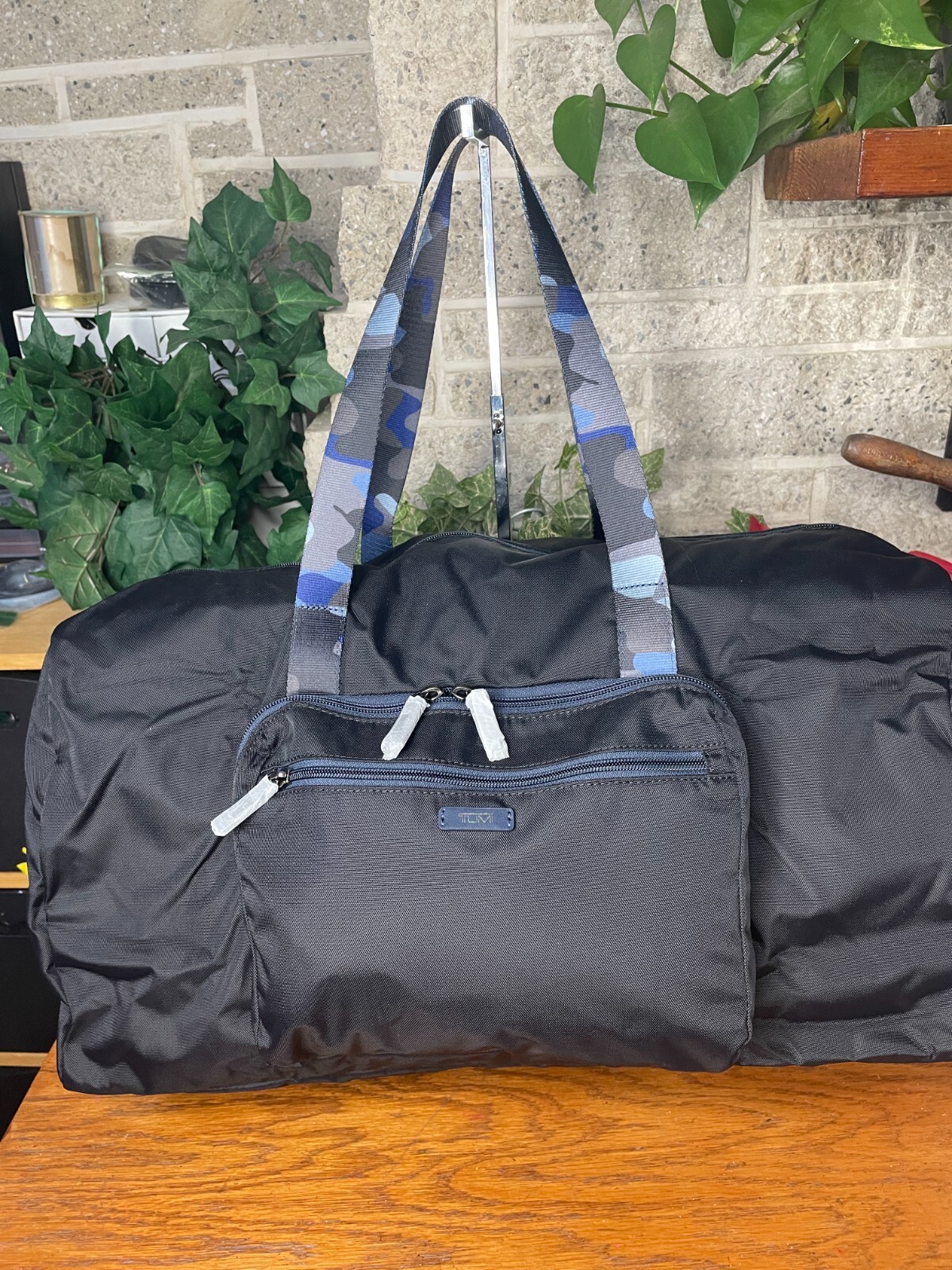 NWT TUMI NAVY CAMO BLACK PACKABLE DUFFLE FOLDABLE DUFFEL TOTE BAG TRAVEL CARRYON