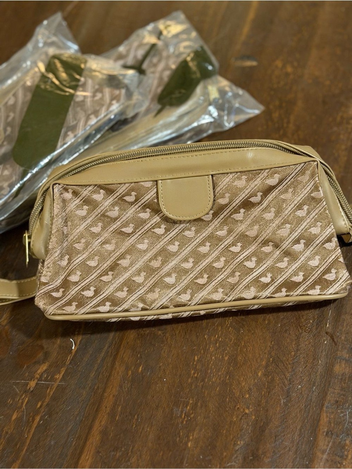 VTG Avon UniSex Camel Beige Toiletry Attaché Kit with Duck Patterned – 4” x 10”