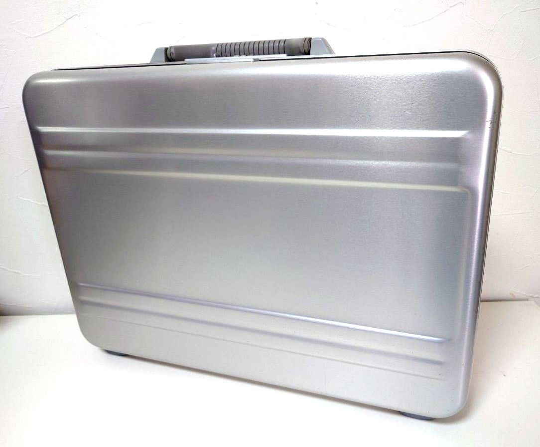 Zero Halliburton Aluminum Attache Case Briefcase Silver Dial Lock Width 15.75″
