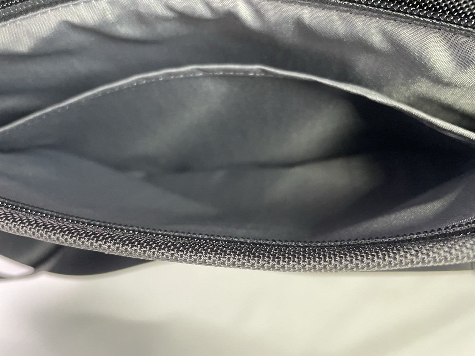 TUMI Alpha 2 Organizer Portfolio Brief / Expandable Messenger