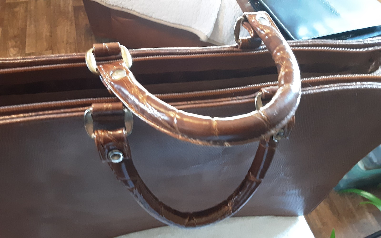 Preowned unisex Jackson Briefcase Brown Faux snake skin 16inX11.5in. China