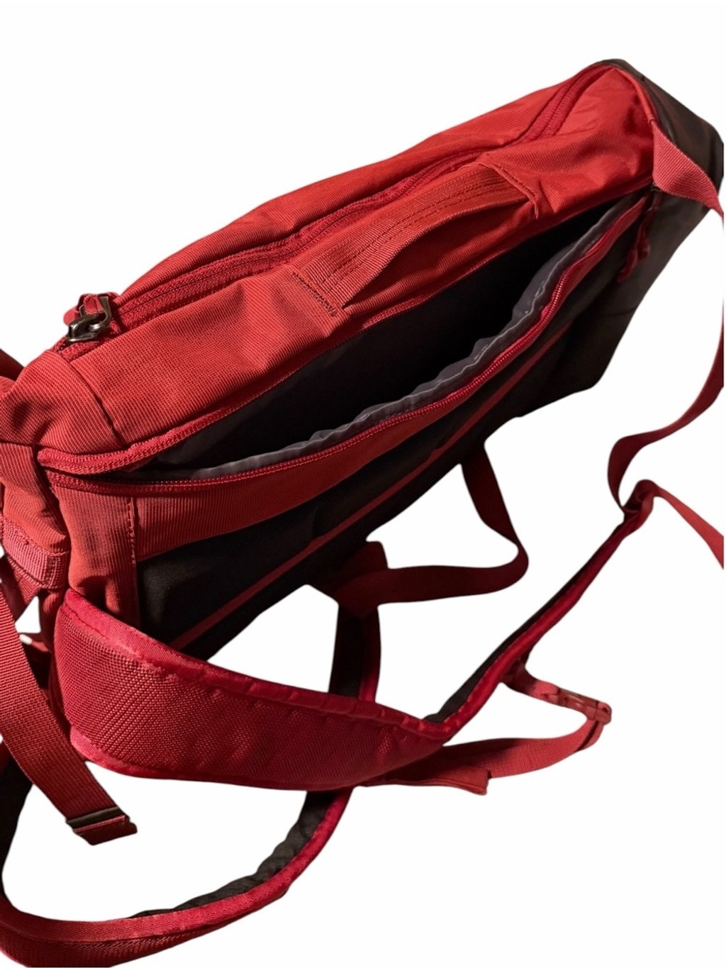 THULE Paramount 24L Backpack Red Feather