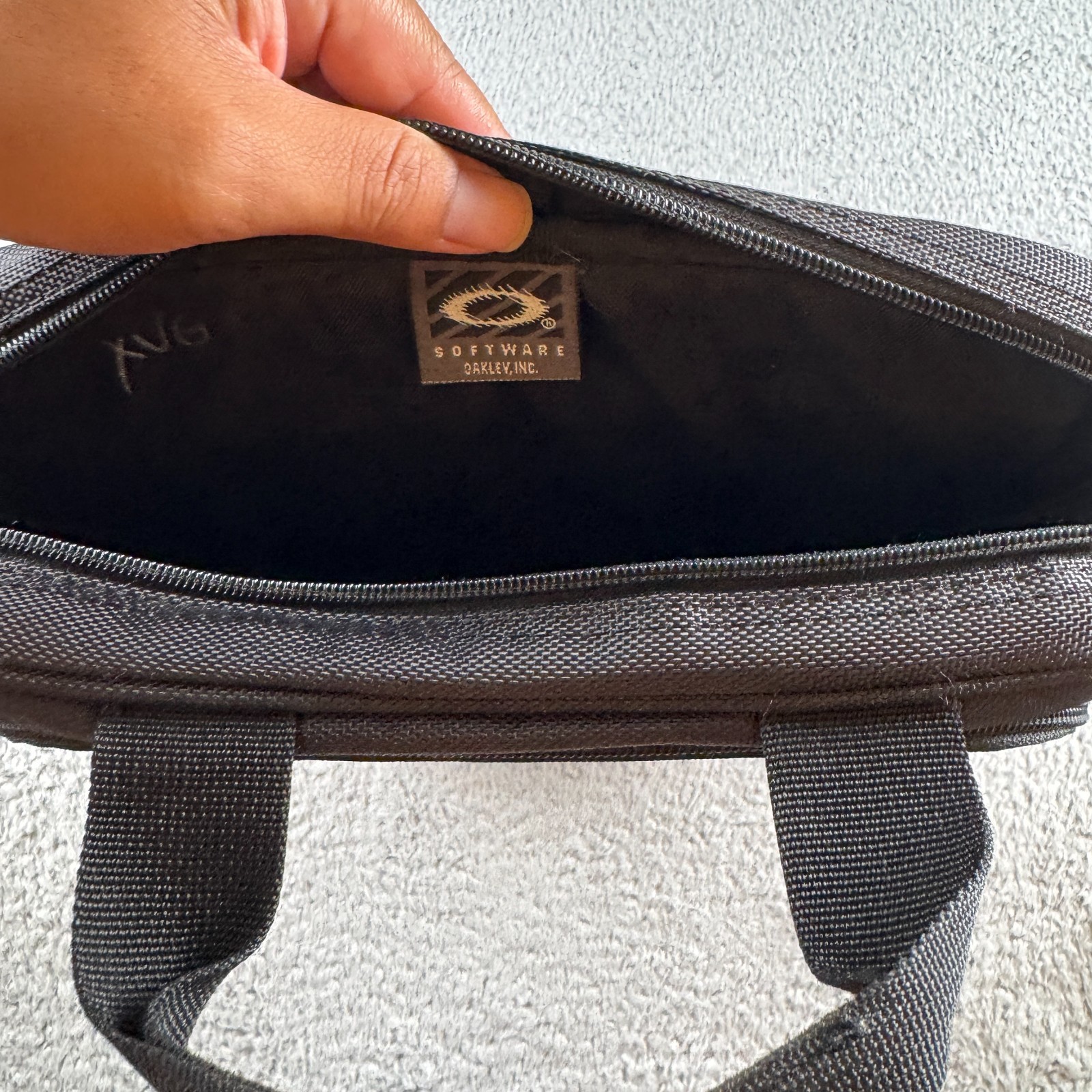 Vintage Y2K Oakley Software Computer Laptop Crossbody Messenger Bag Hard Cover