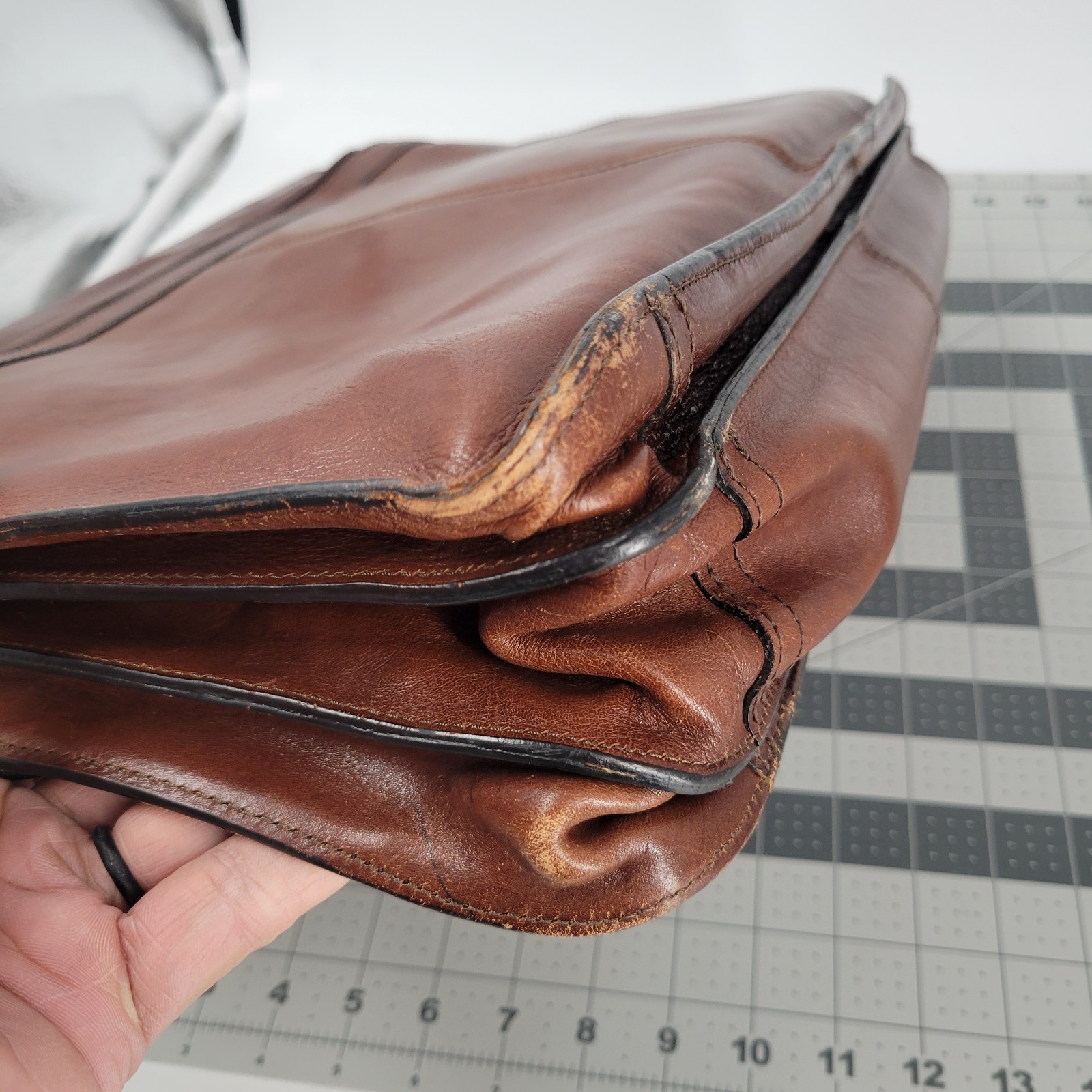 Pelle Studio Wilsons Italian Leather Brown Messenger Laptop Bag 17″x13″