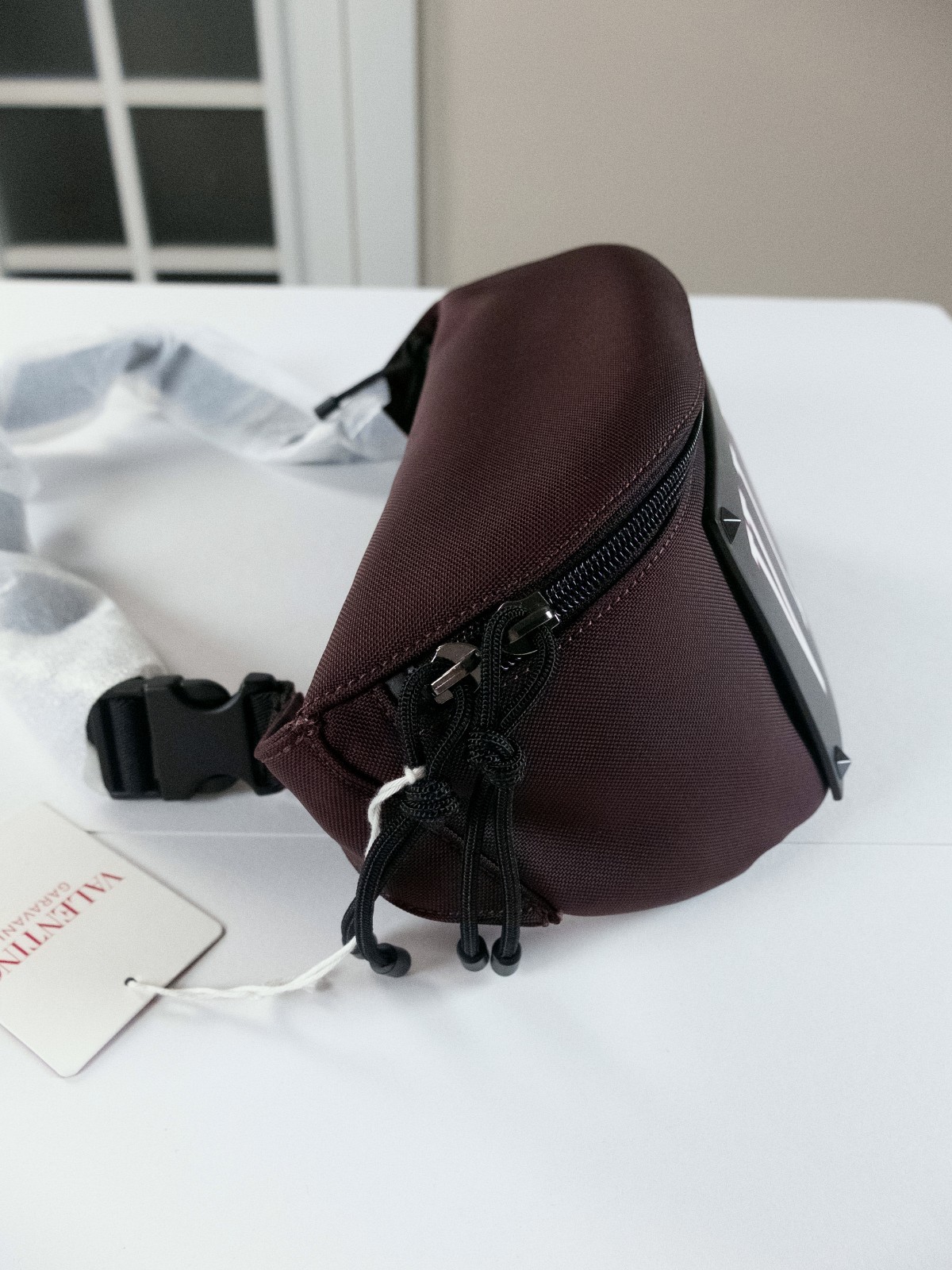 (NO CUSTOMS TAX) VALENTINO Garavani varsity VLTN burgundy & black belt bag