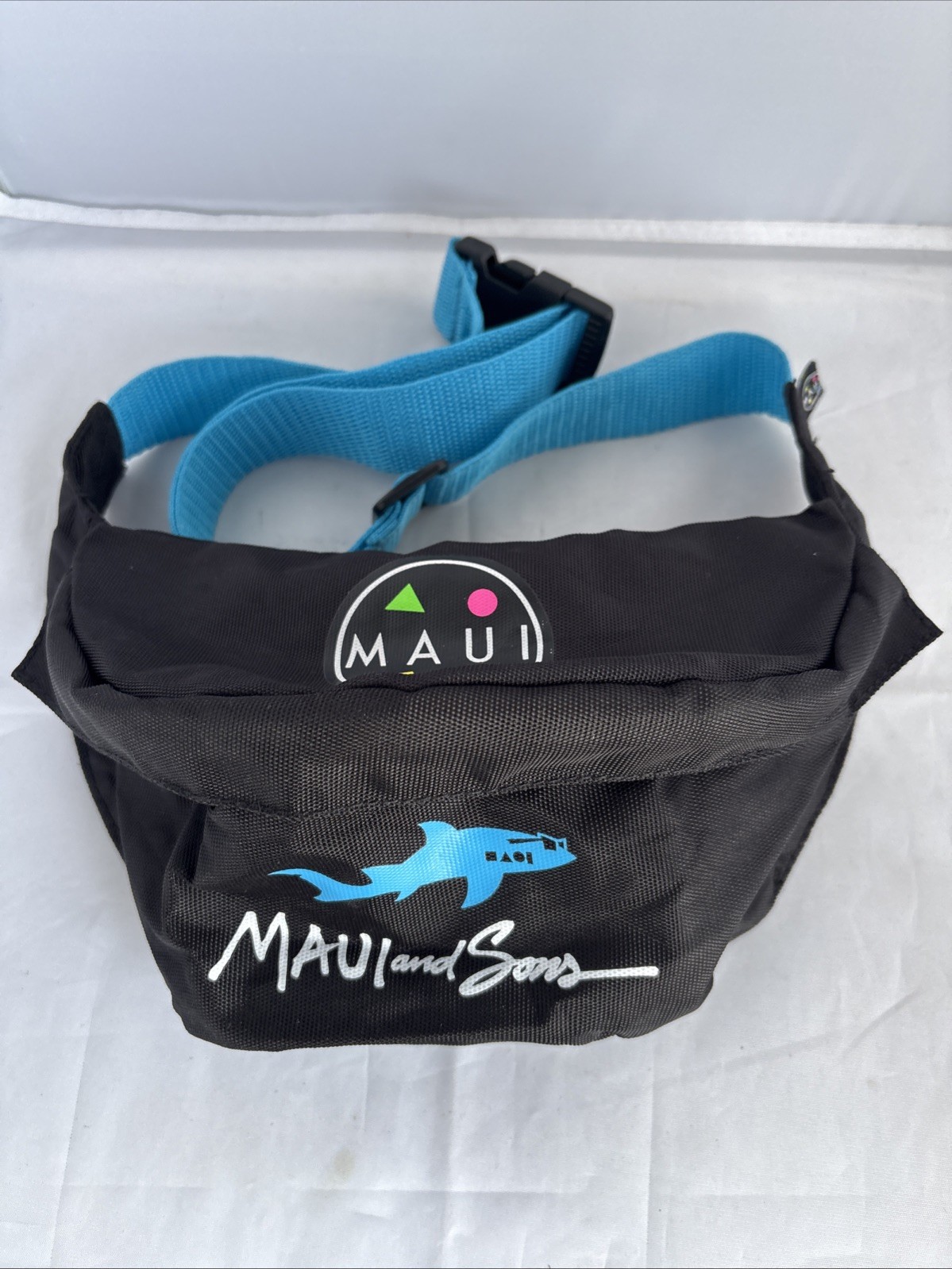 Maui And Sons Unisex Fanny Beach Fannie Pack Shark Black NWOT Shark Logo Cookie