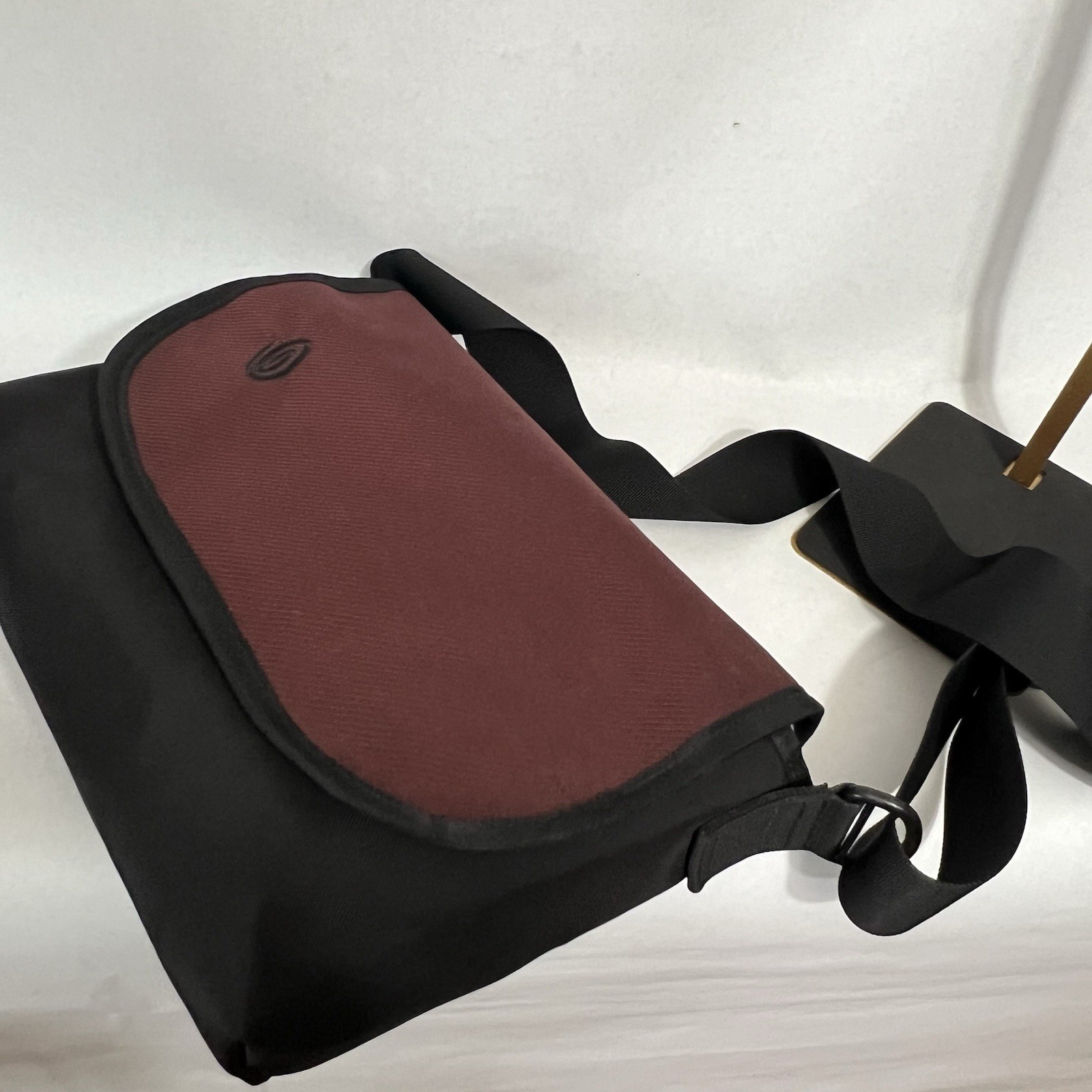 TIMBUK2 Classic Messenger/Laptop Bag Made In USA Maroon And Black Straps