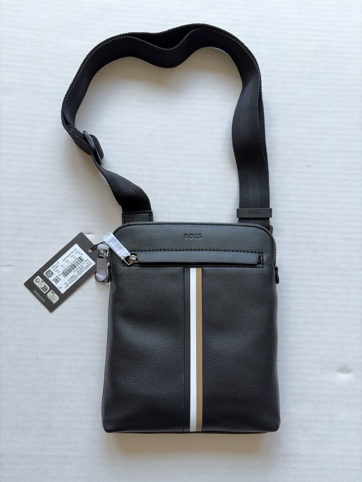 HUGO BOSS RHAE ENVELOPE BAG IN BLACK.