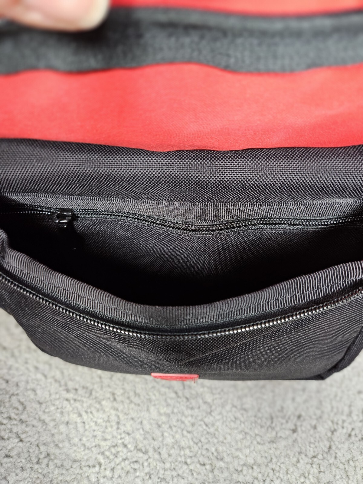 Special Edition – Chrome Naito Pack x TEDxPortland – 15in MacBook – 8 pockets!