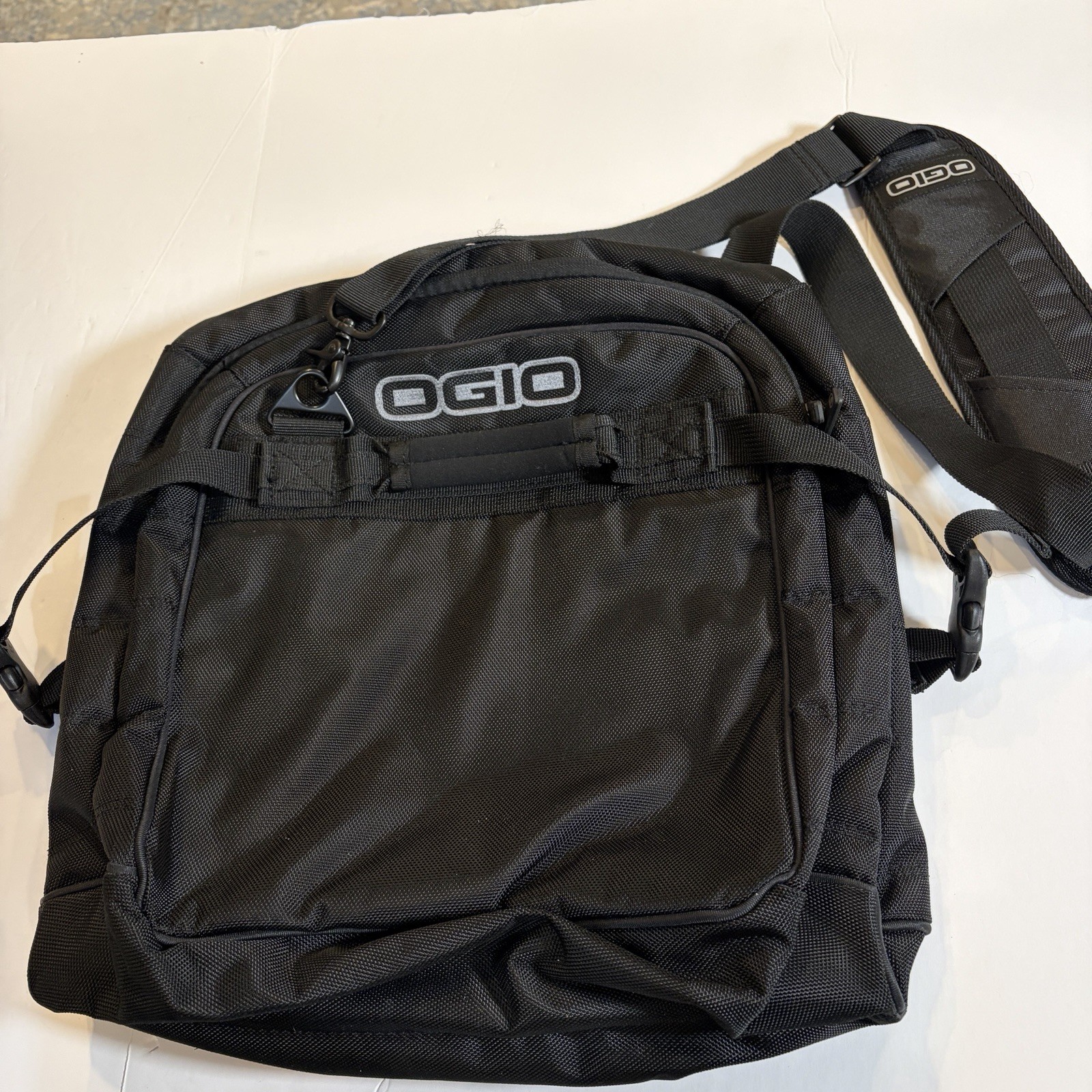 Ogio Zip-off Black Messenger Bag Gaming Business Travel Tech – Magnetic