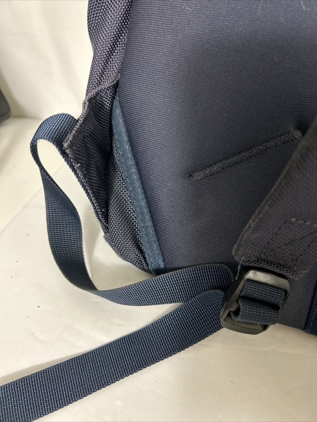 The North Face Lineage 20L backpack book bag navy used Flaw Small Rip On Side