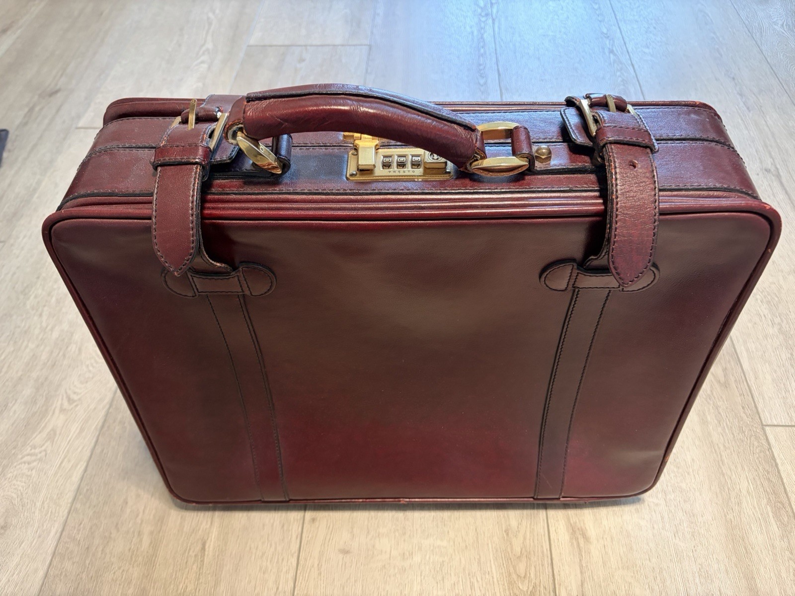 Vintage Gold-Pfeil V Sport West Germany Burgundy Leather Suitcase Briefcase Trav