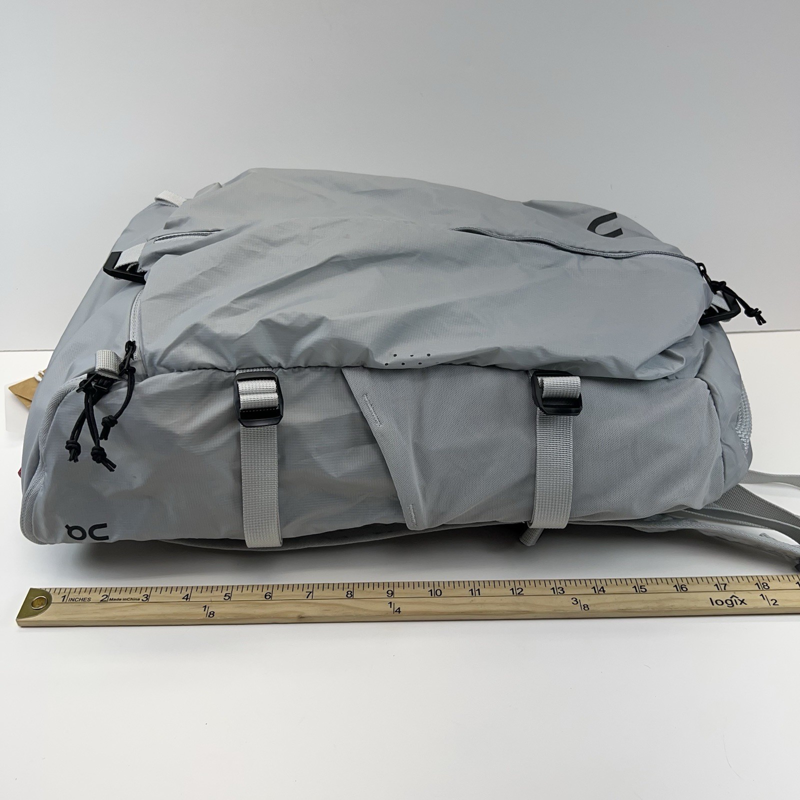 ON Running Speed Pack 18L Lite Backpack Travel Gym Hiking Running Gray NWT