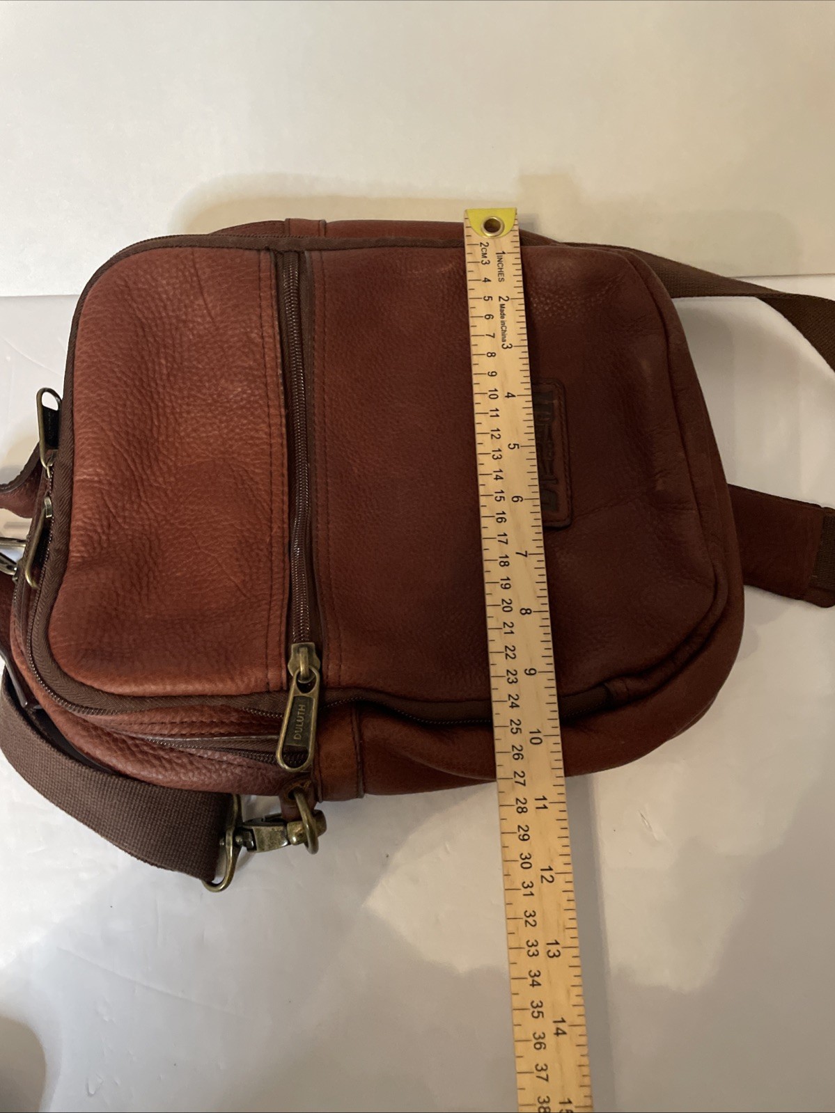 Duluth Trading Co Lifetime Leather Travel Bag Multi Zip Pocket Crossbody Brown