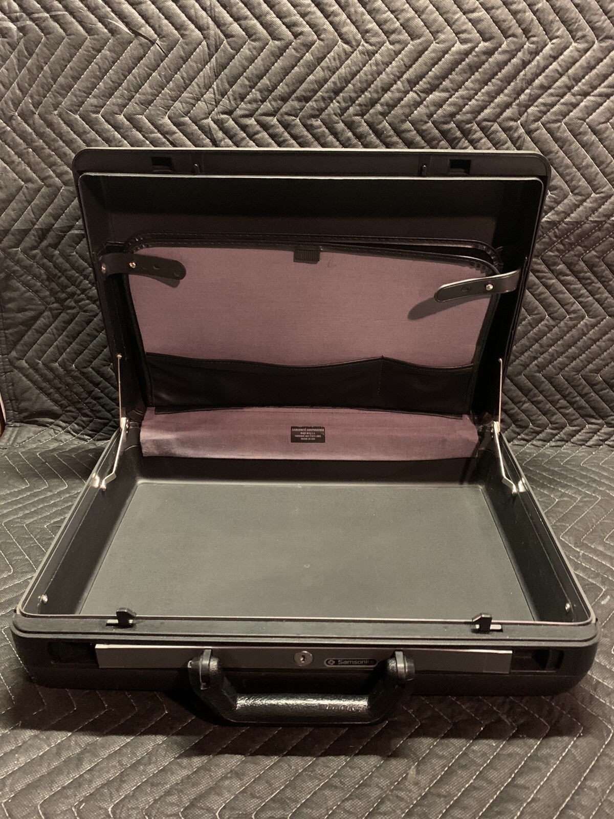 Vintage Classic SAMSONITE Hard Shell Black BRIEFCASE Deep 5″ Delegate Attache