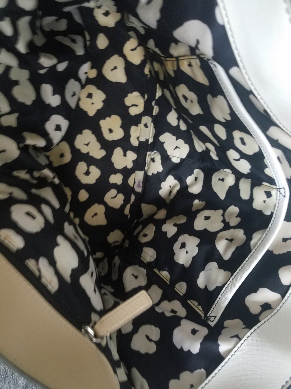 Marc Jacobs White Beige Black Leather Tote Double Handles Snap Top Shoulder Bag