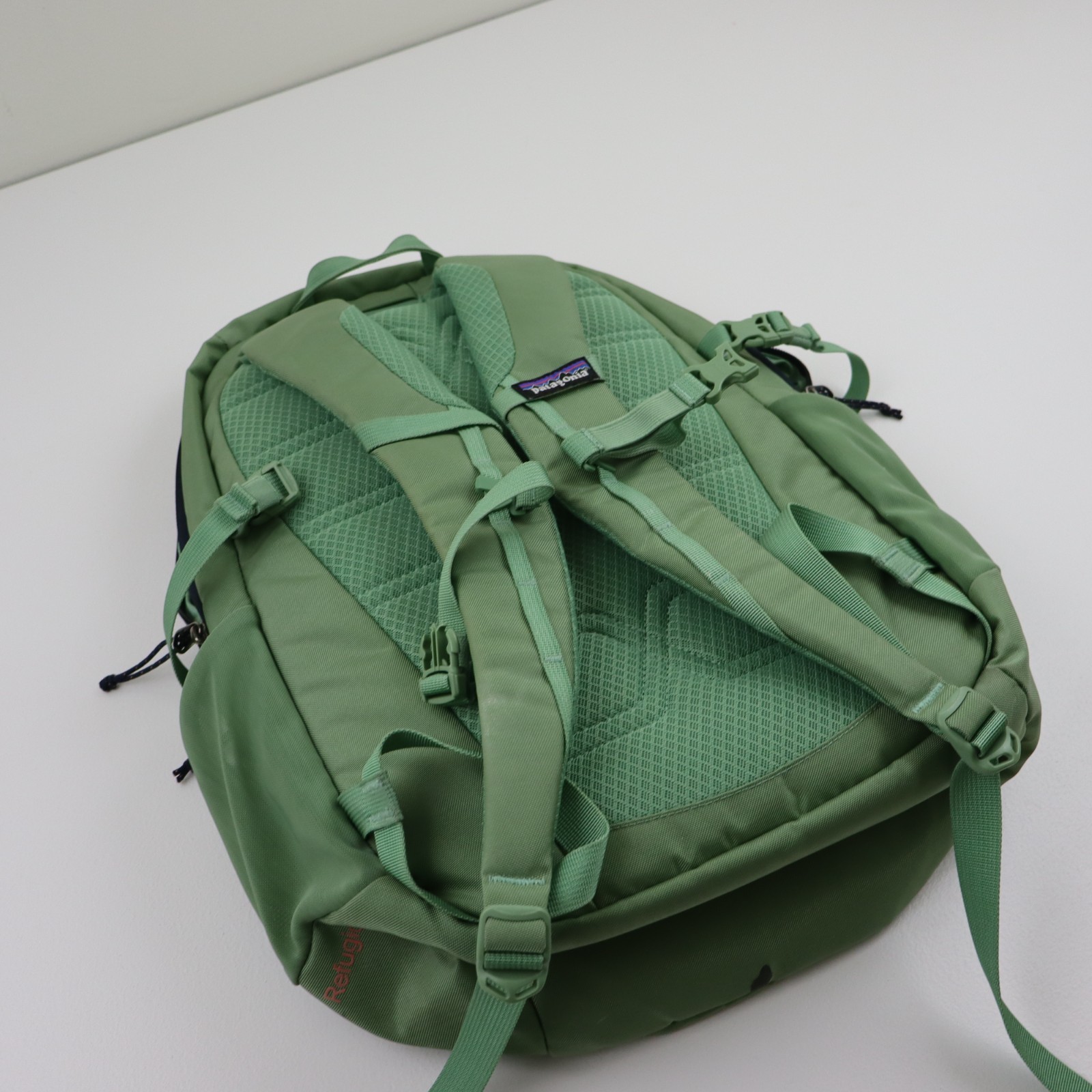 Patagonia Refugio 26L Womens Backpack Green Laptop Bag Daypack Hiking School