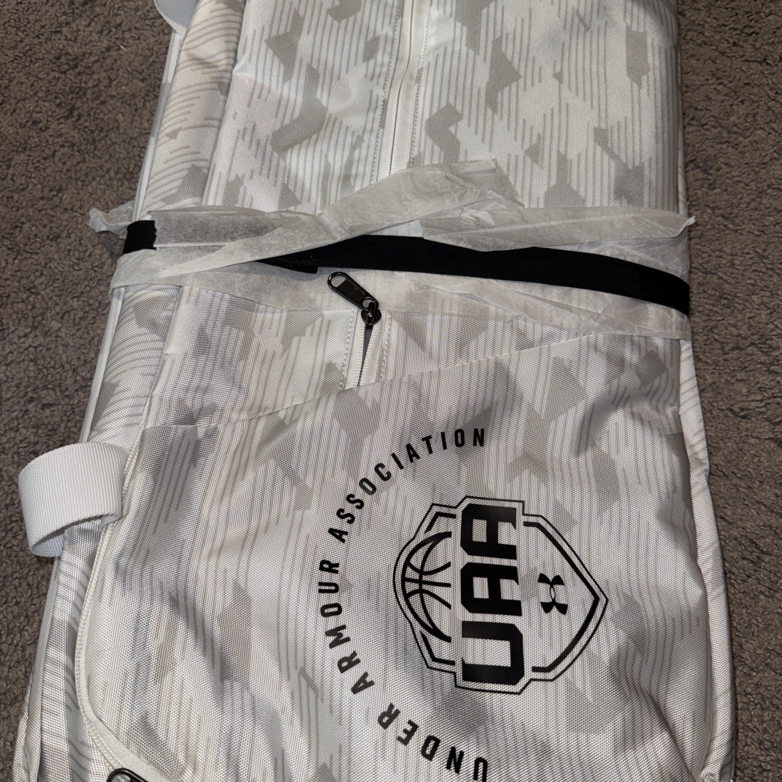 Under Armour Association UAA Basketball Duffle Bag UM Athlete Issued Pockets