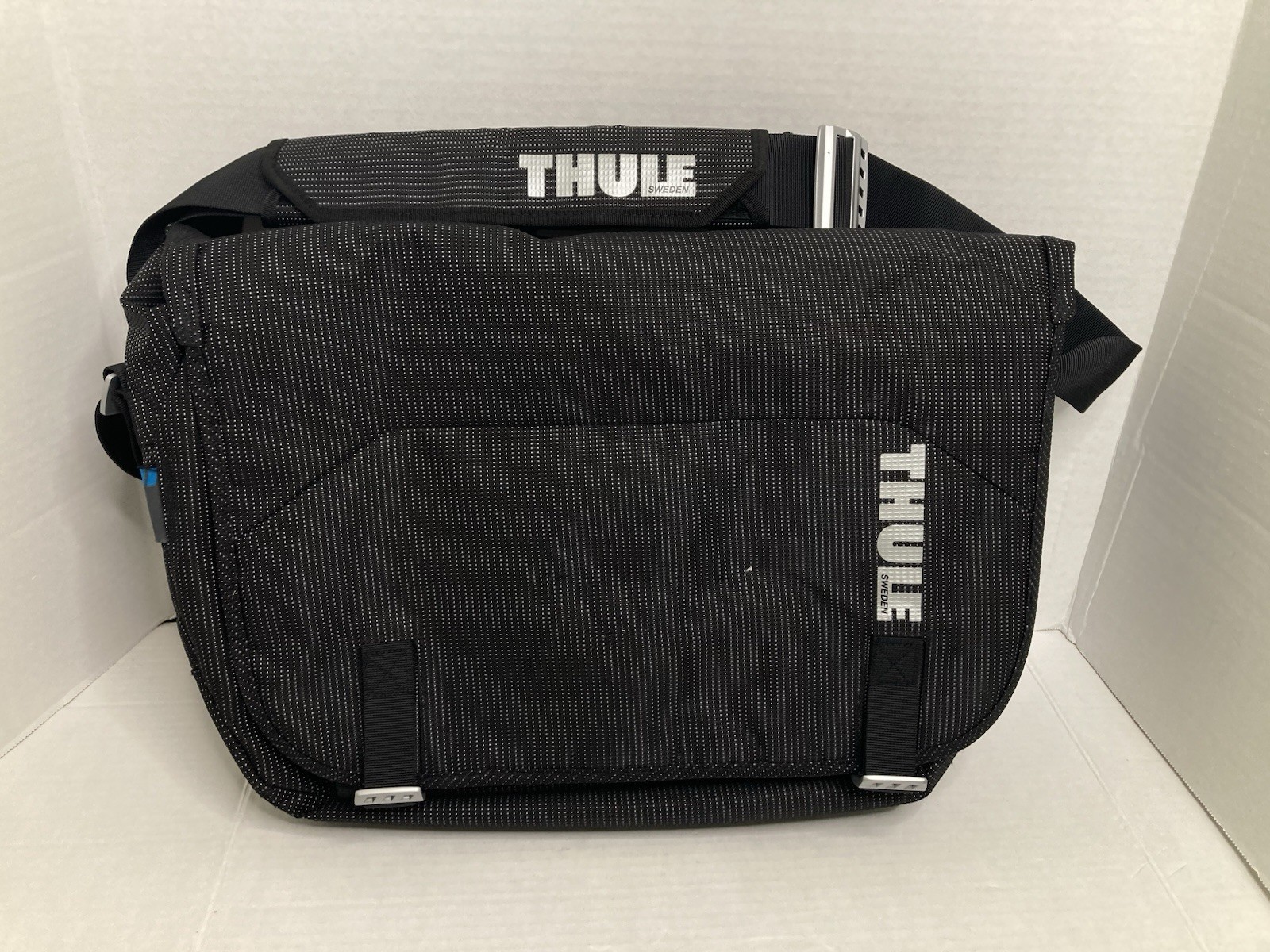 Thule Crossover TCMB Macbook/Pro/Air Messenger Bag Travel Casual Sweden Bag