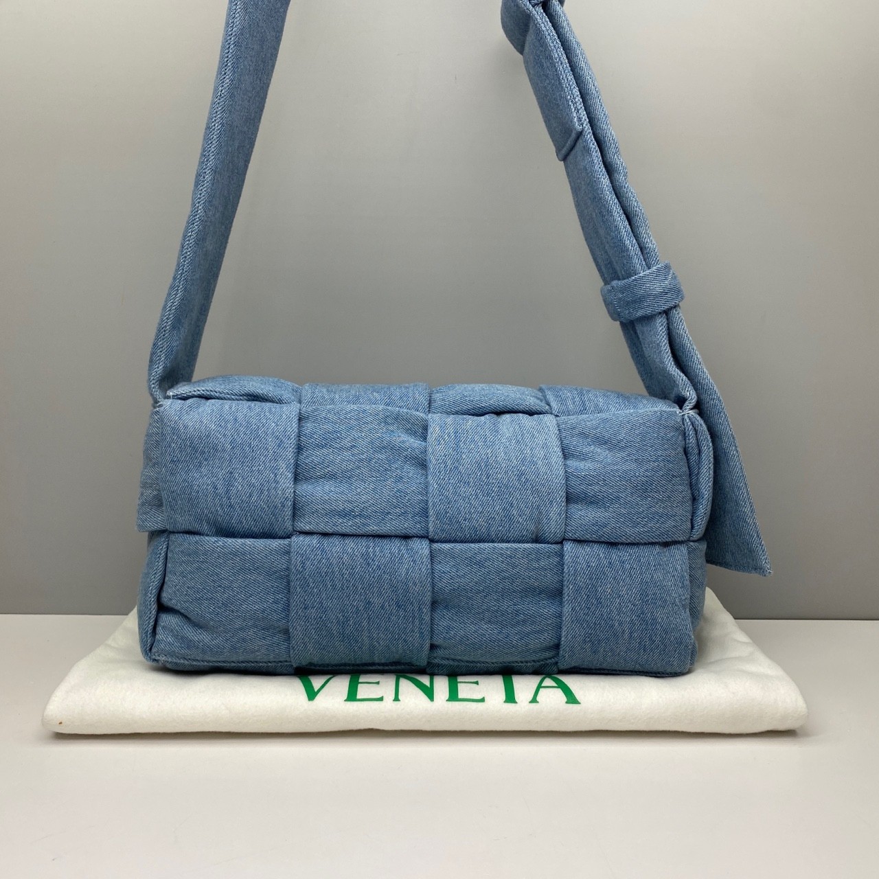 Bottega Veneta Pre-Owned Authentic Denim Boston Bag 30x15x7.5cm