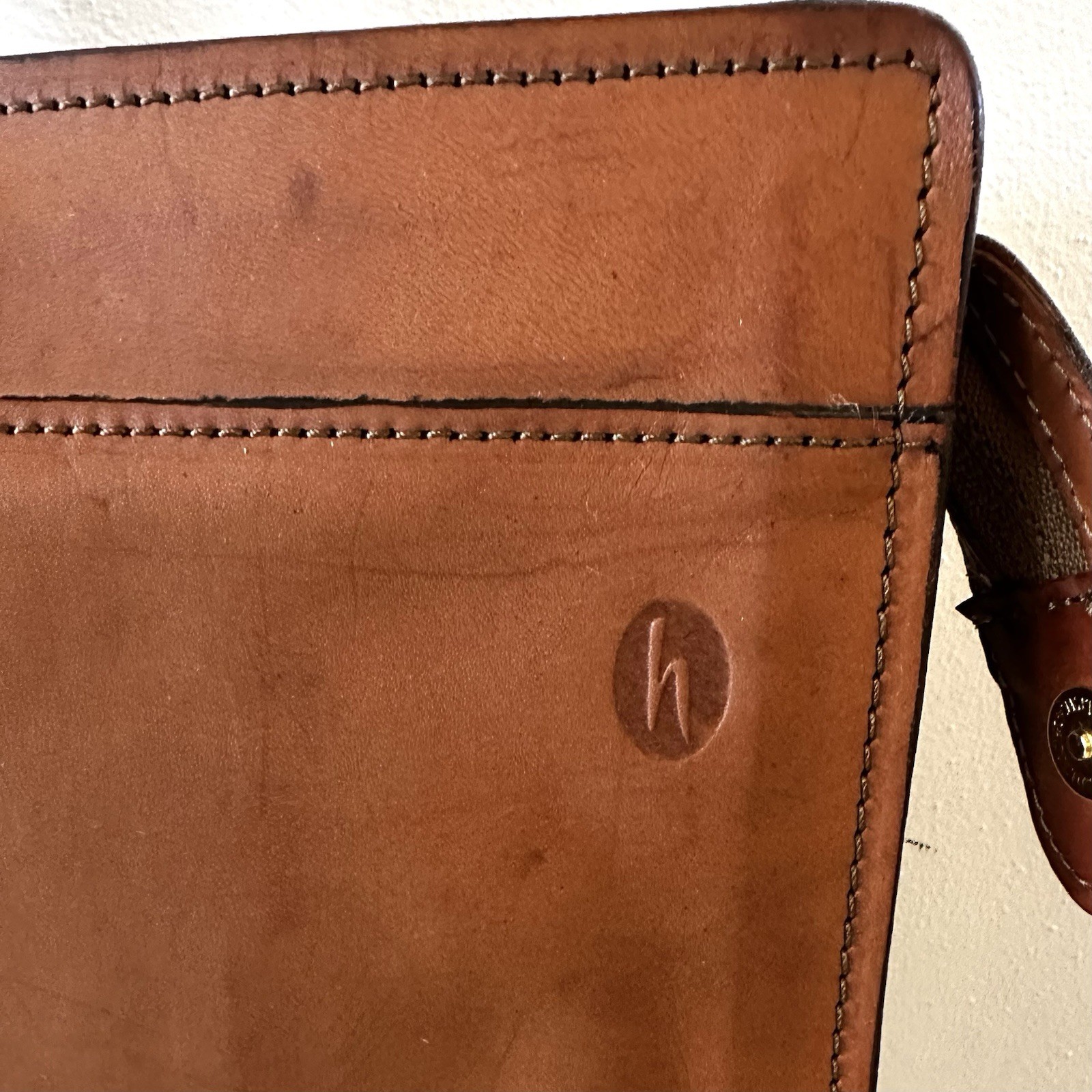 HARTMANN LEATHER ATTACHE PORTFOLIO BRIEFCASE Belting (Tan) Retractable Handles