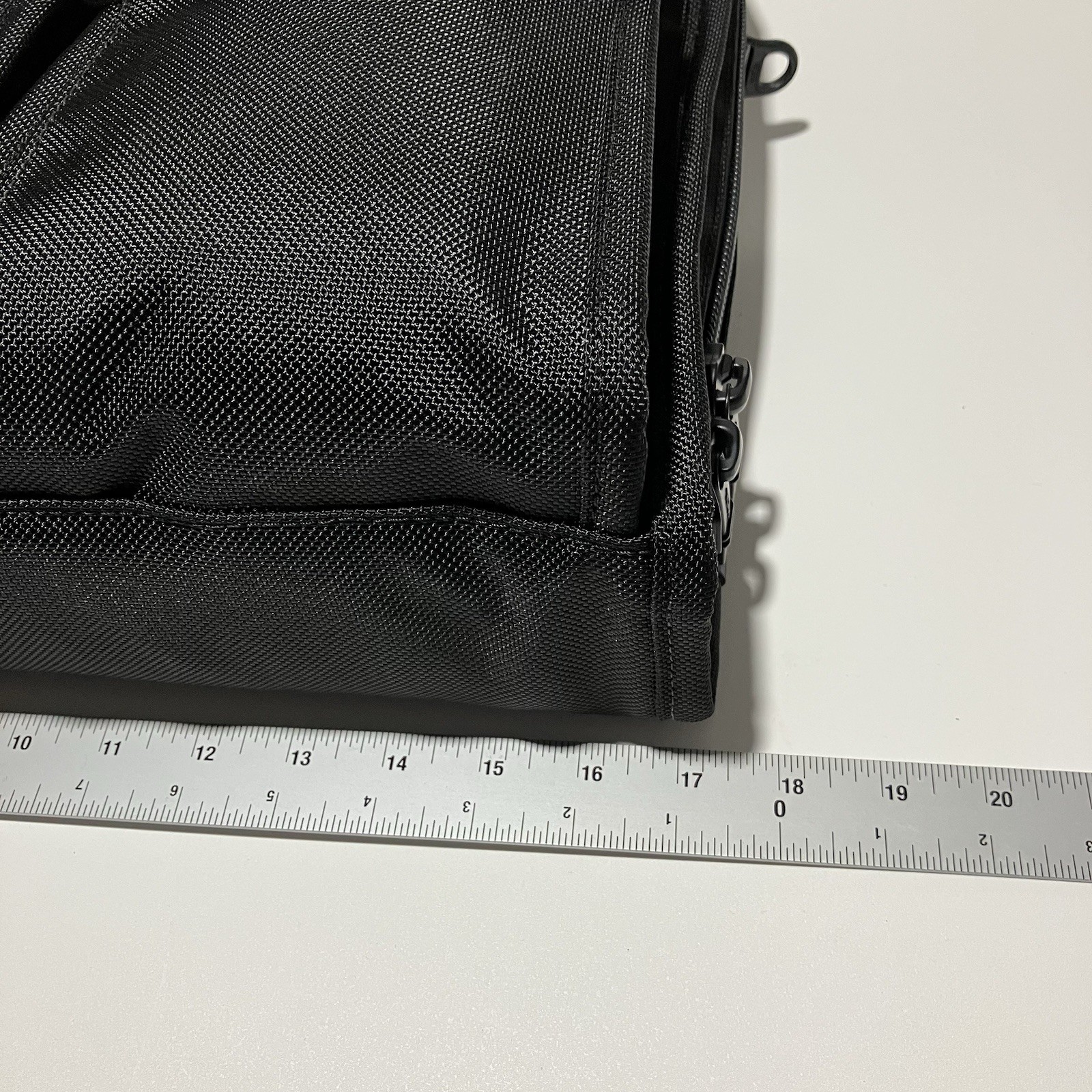 Tumi Compact Large Screen Laptop Brief Computer Bag Zippers Travel Hand Carry