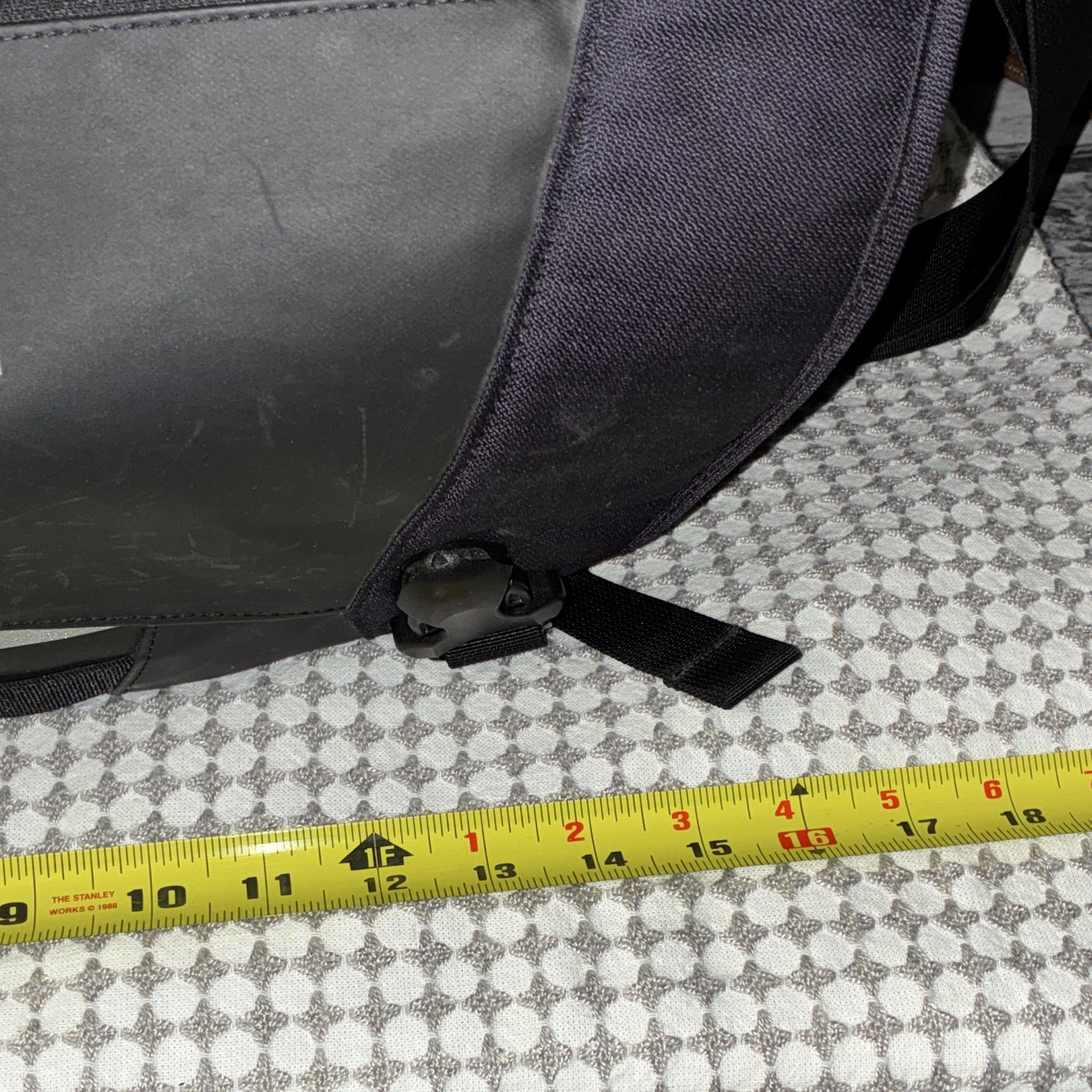 REI Solid Black/Orange Messenger Bag Zip & Buckle Closure Adjustable Strap