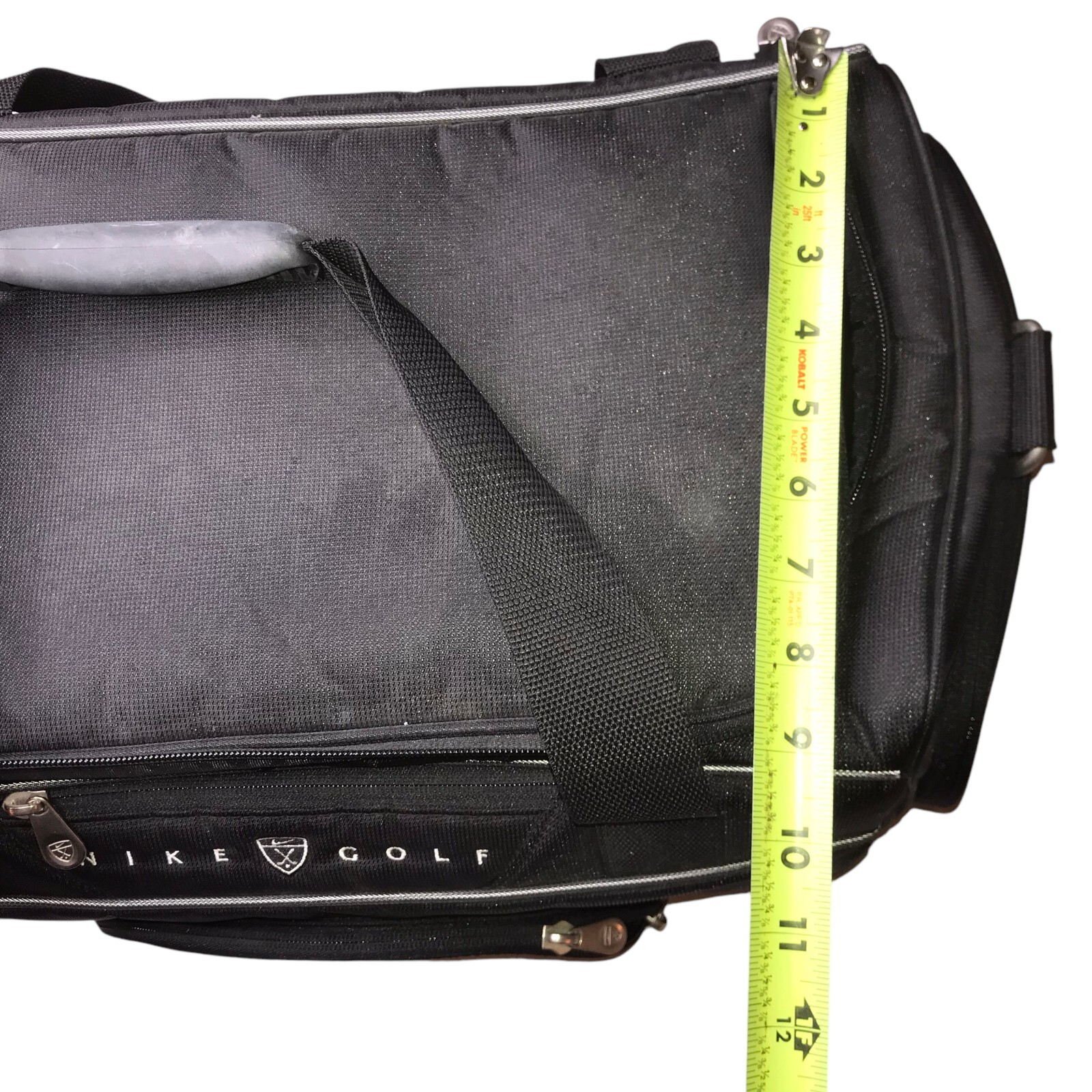 NIKE Golf Bag, Black. Duffle, Gym, Workout. Includes carrying strap. Pockets