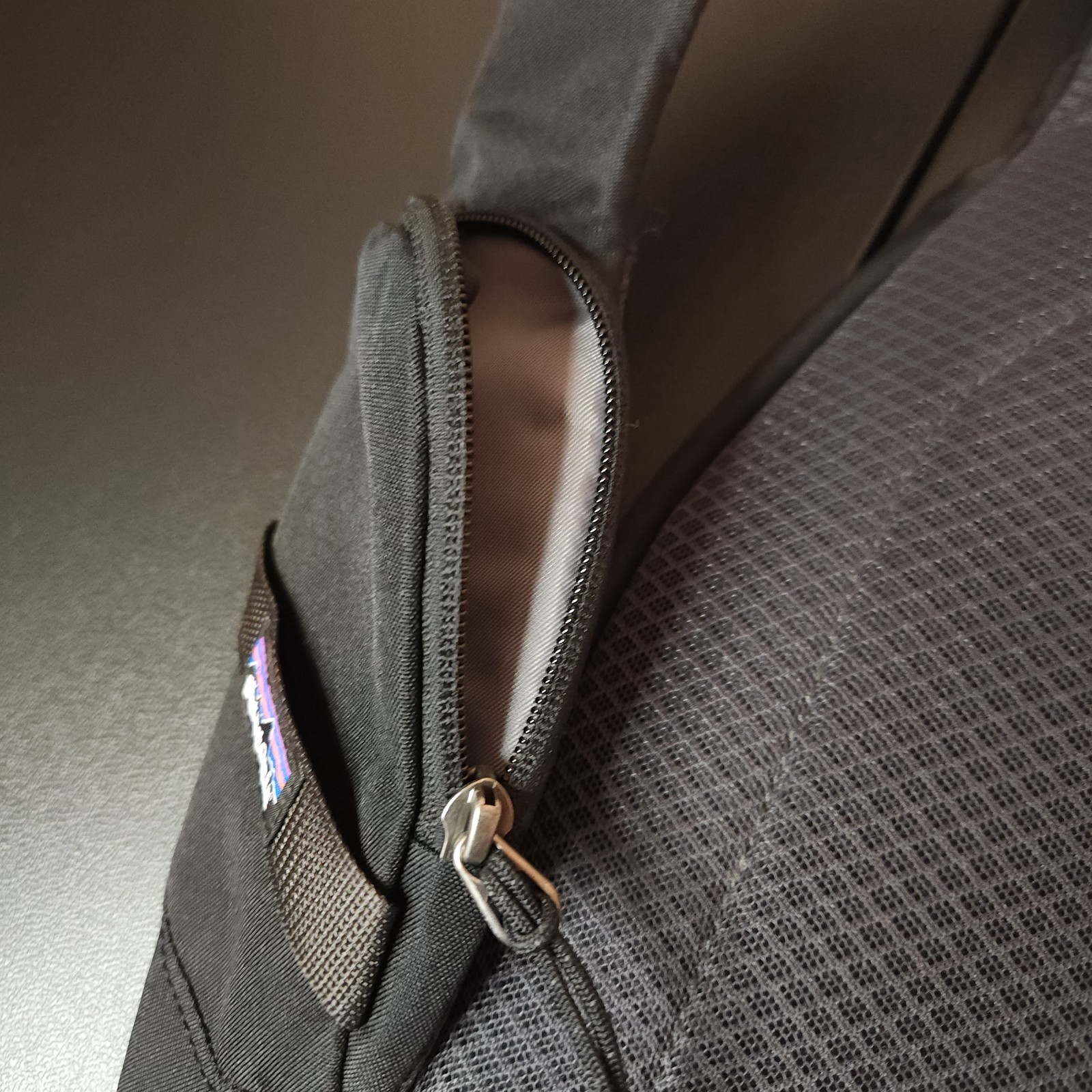 Patagonia Atom 8L Sling Bag Black Gray Crossbody Bull Skull Patch Hiking Travel