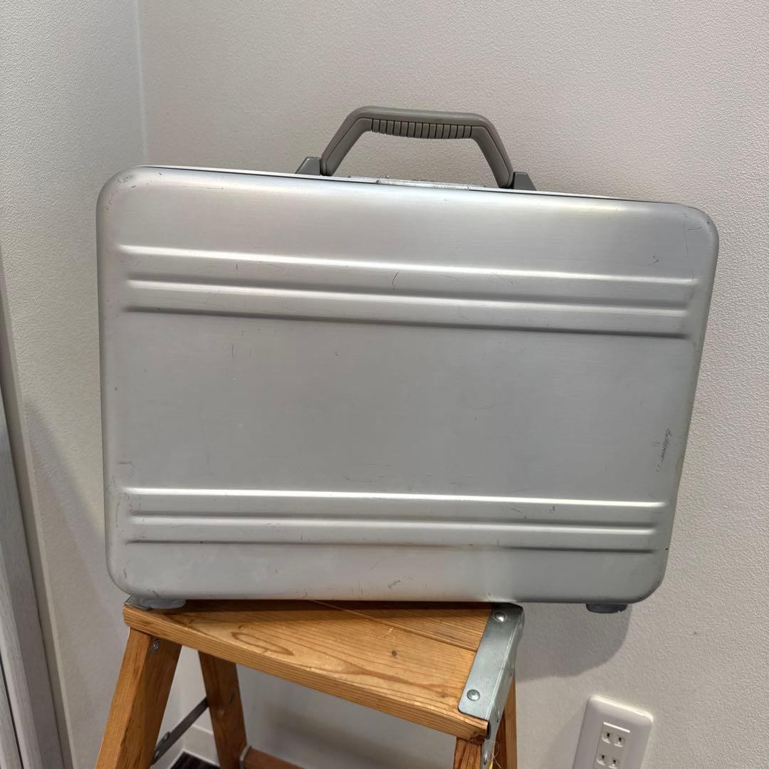 ZERO HALLIBURTON Attache Case Aluminum Briefcase Silver Business Hard Shell