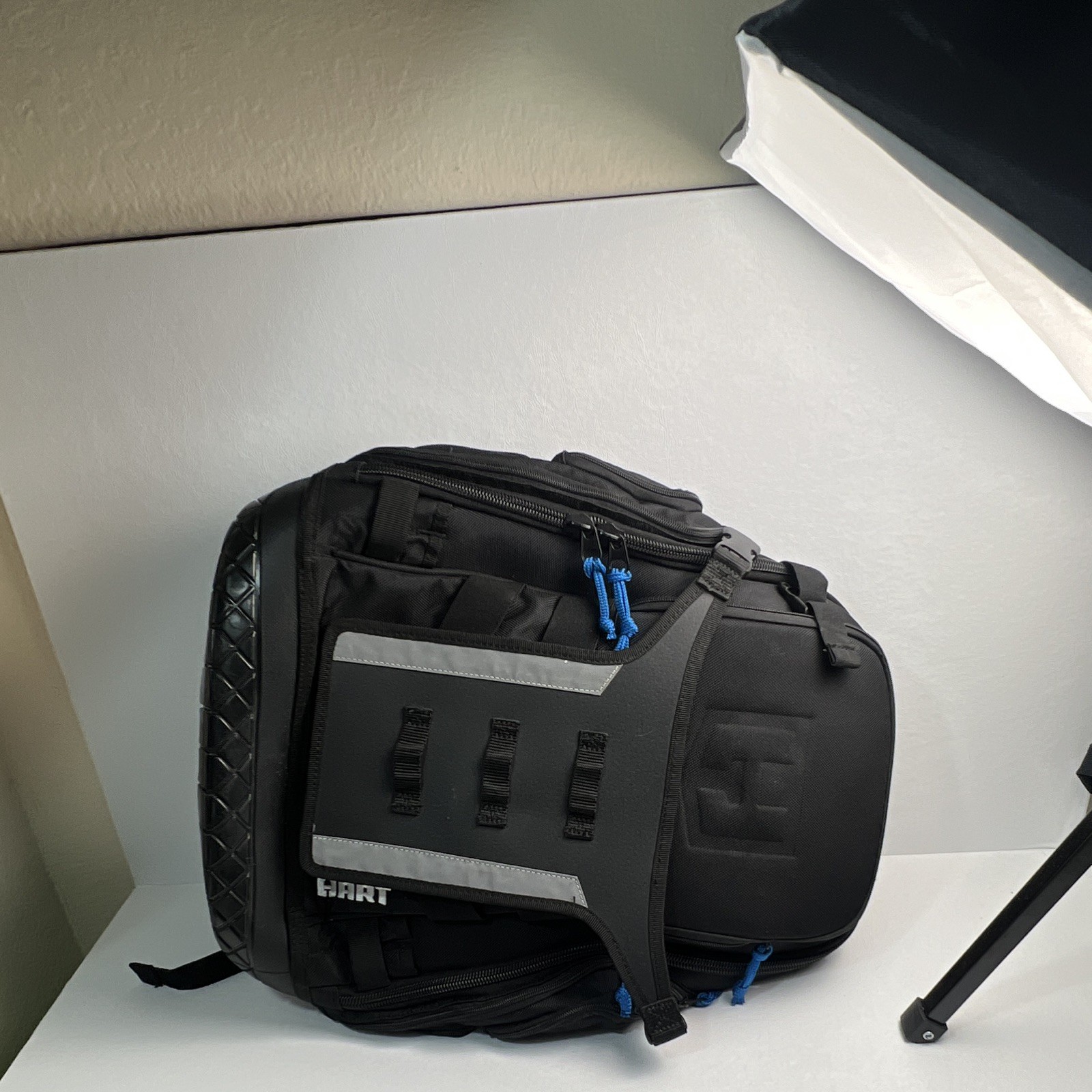 HART Black Large Backpack Zip Closure Adjustable Shoulder Strap Blue Pulls