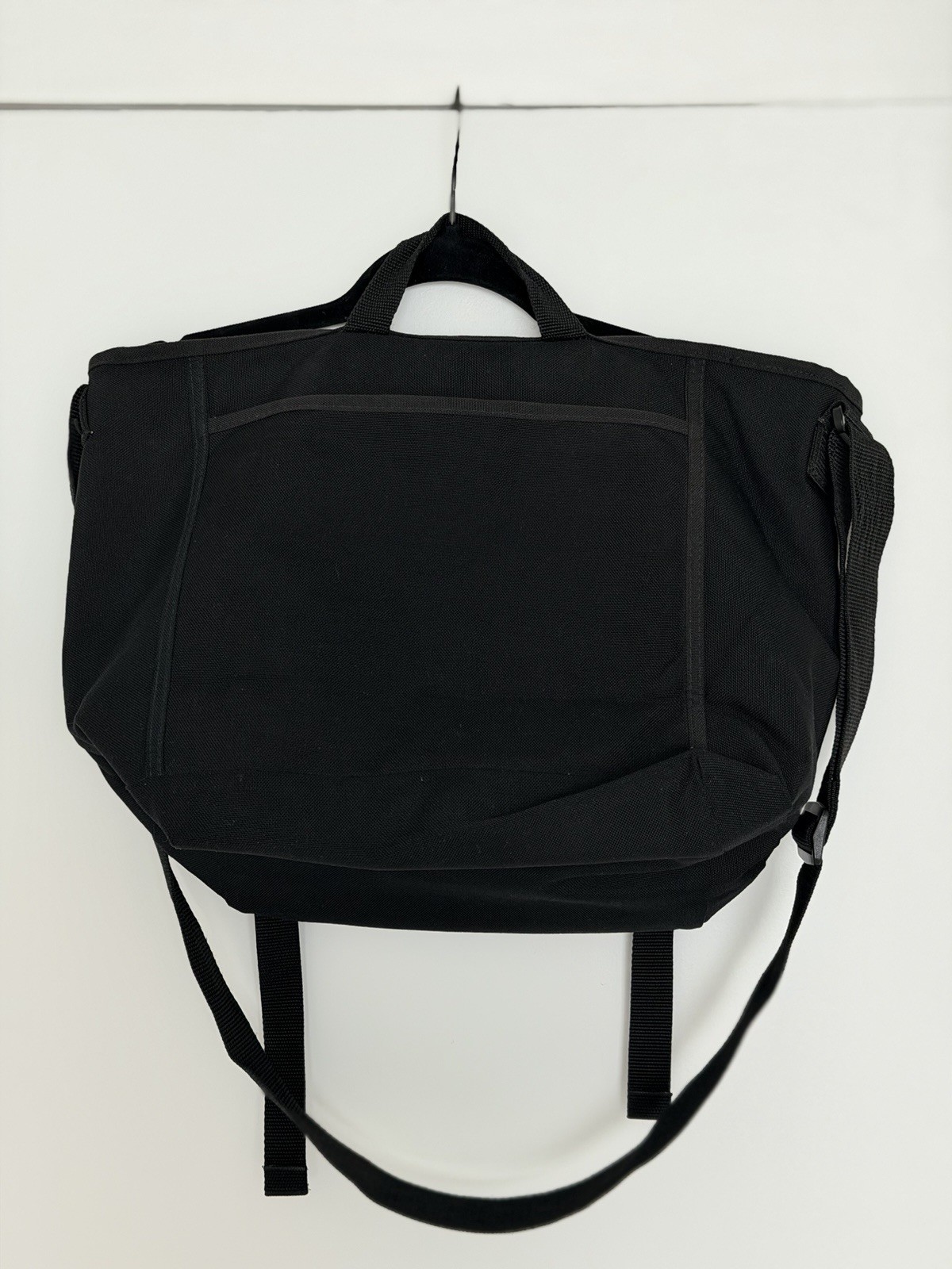 Manhattan Portage Black Messenger Bag Red Stripe Yellow Lining Inner Pockets