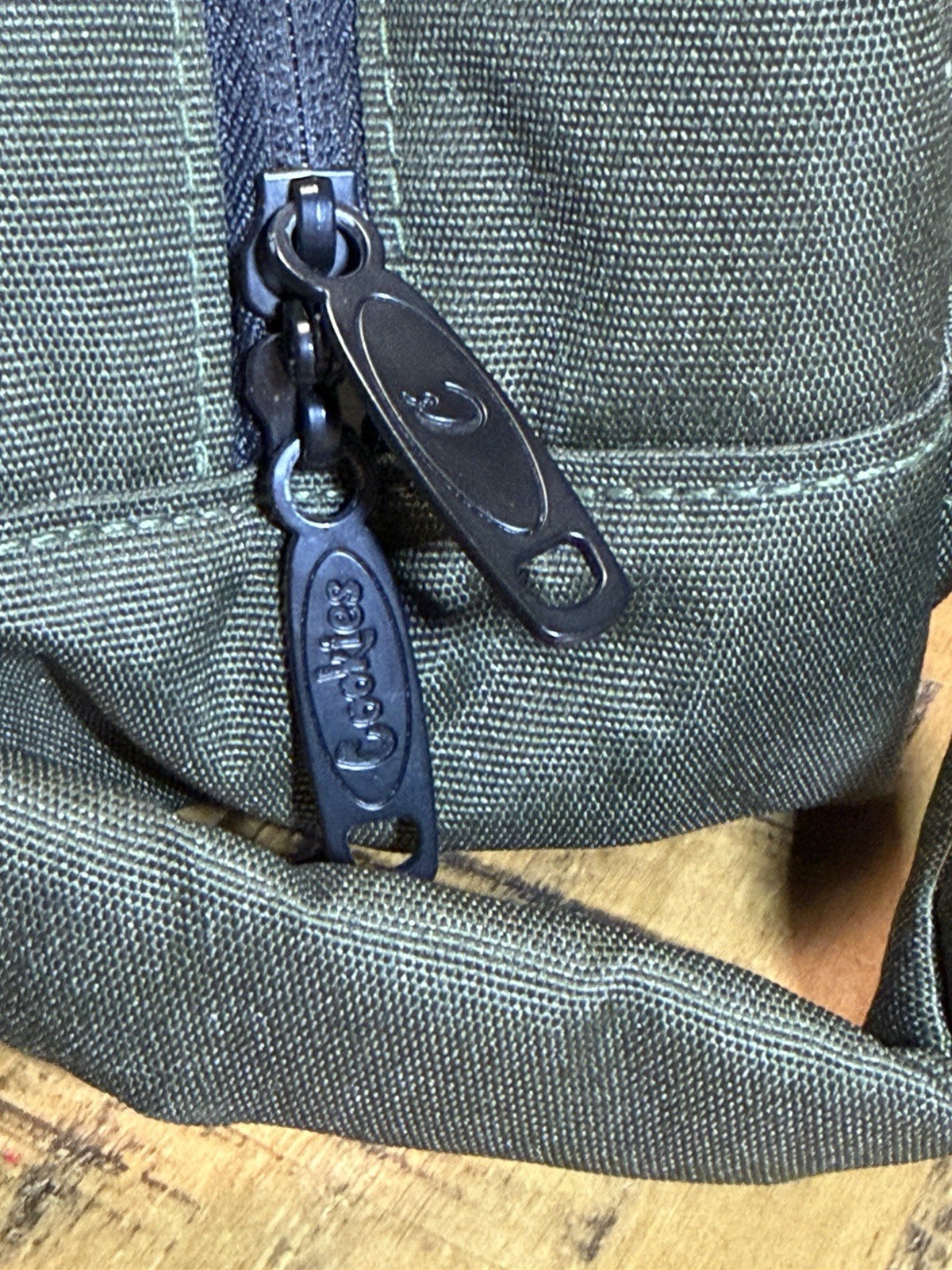COOKIES SMELL PROOF CORE BAG DARK GREEN BARELY USED WITH LOCK