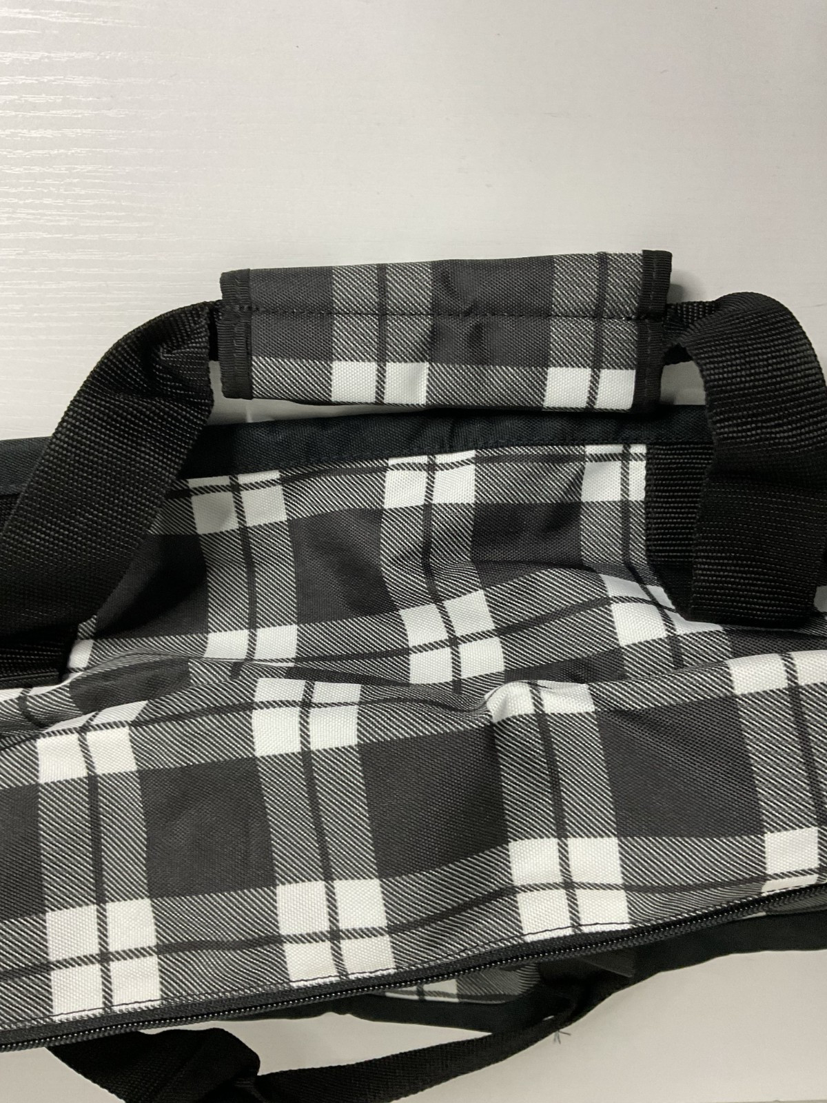 Vans off the wall Men’s Black and White Skateboard Travel Bag
