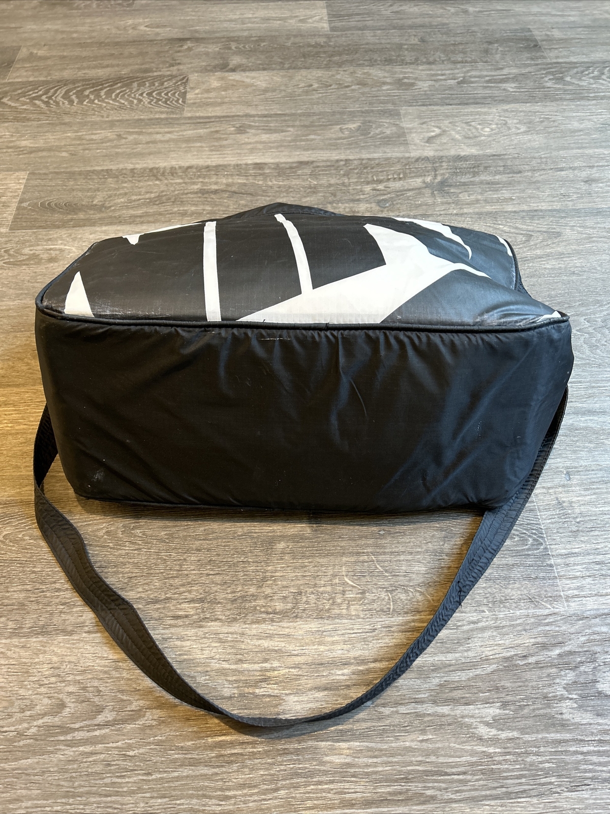 VTG 1980’s Nike Duffle Bag Big Logo Black/White RARE! blue tag Taiwan 1986 OG